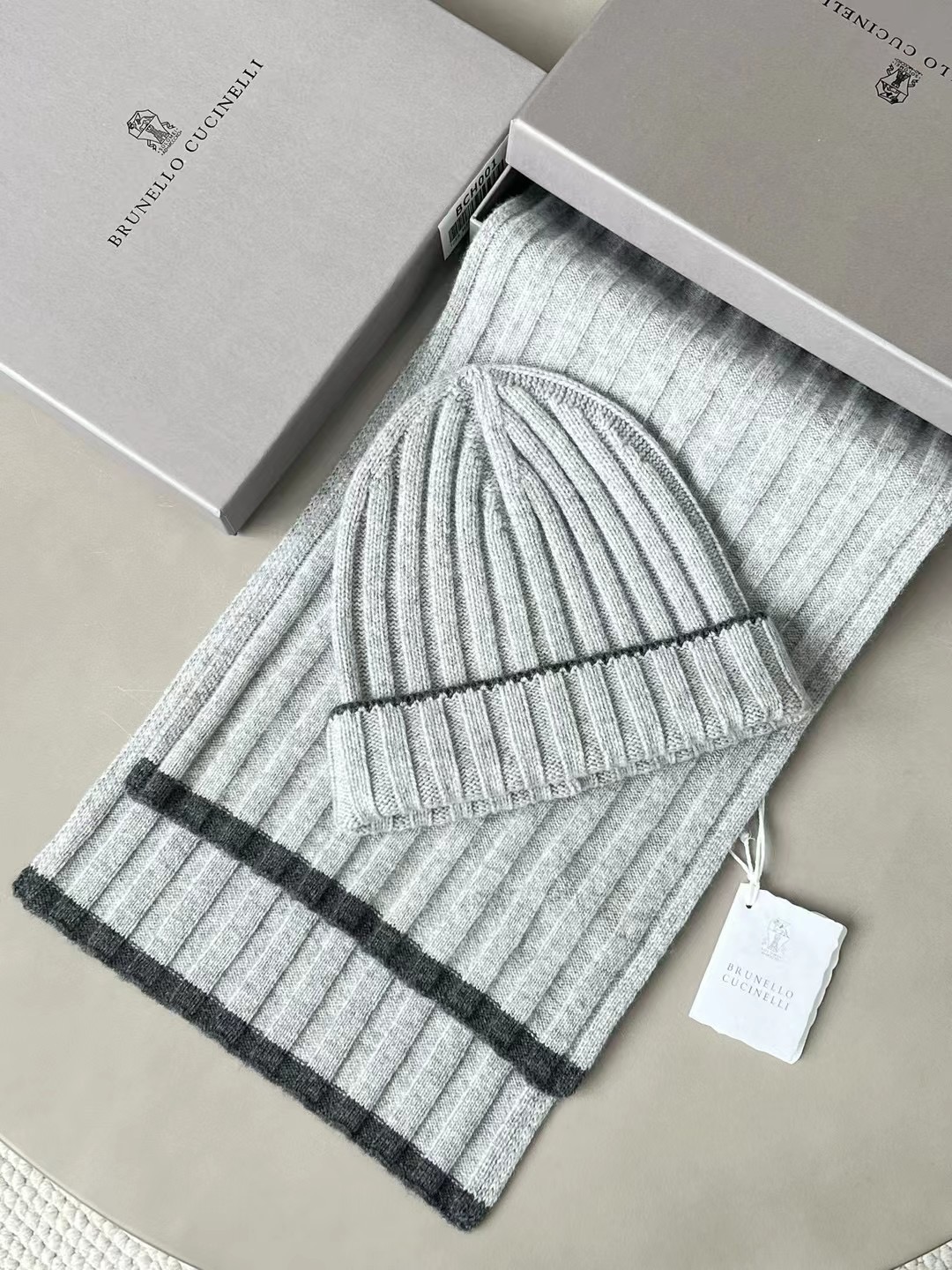 Brunello Cucinelli Ribbed Cashmere Hat and Scarf Set - Soft Gray, One Size 2 i1729444080 2859 0