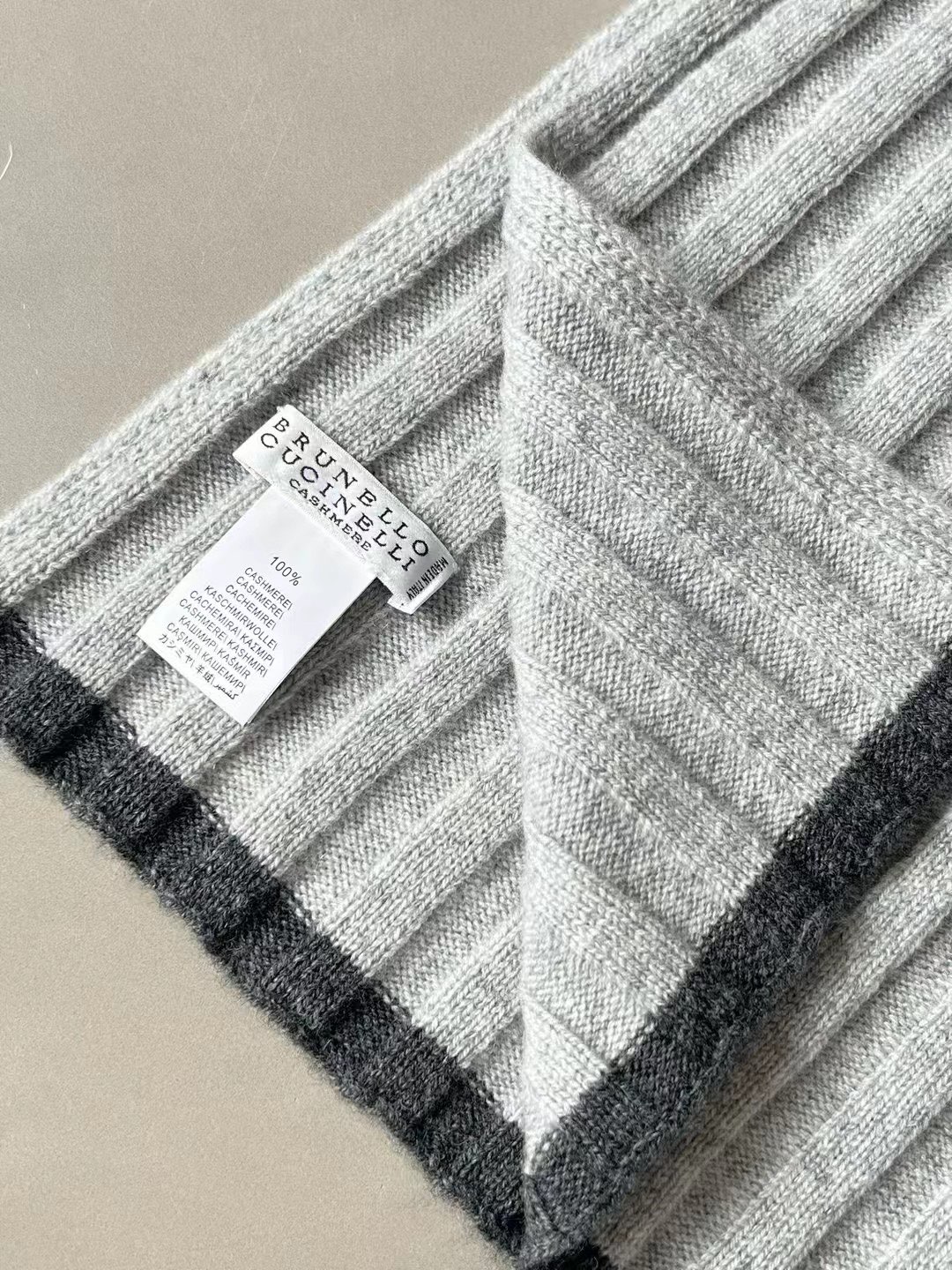 Brunello Cucinelli Ribbed Cashmere Hat and Scarf Set - Soft Gray, One Size 4 i1729444080 3108 1
