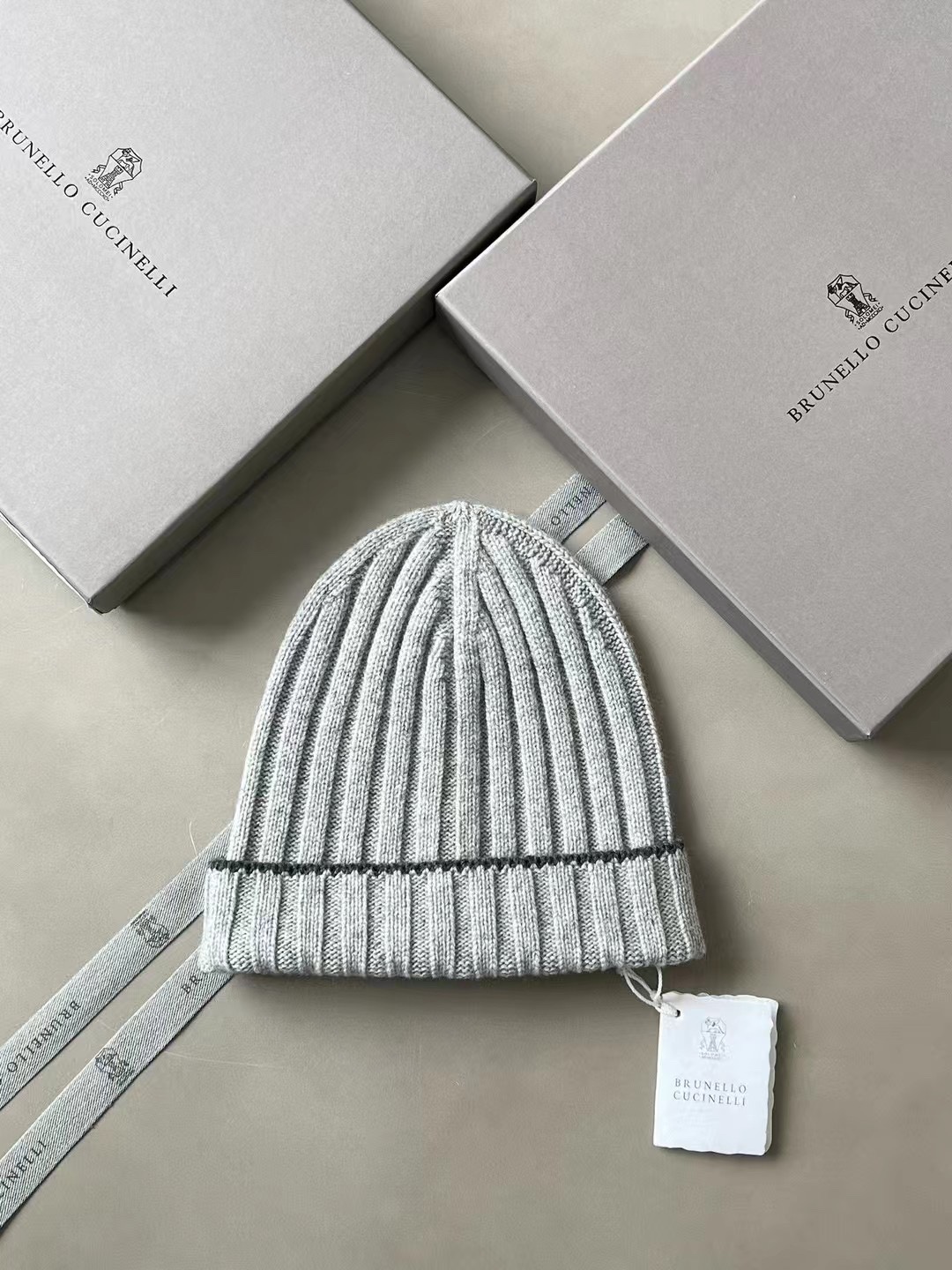Brunello Cucinelli Ribbed Cashmere Hat and Scarf Set - Soft Gray, One Size 5 i1729444080 5323 3