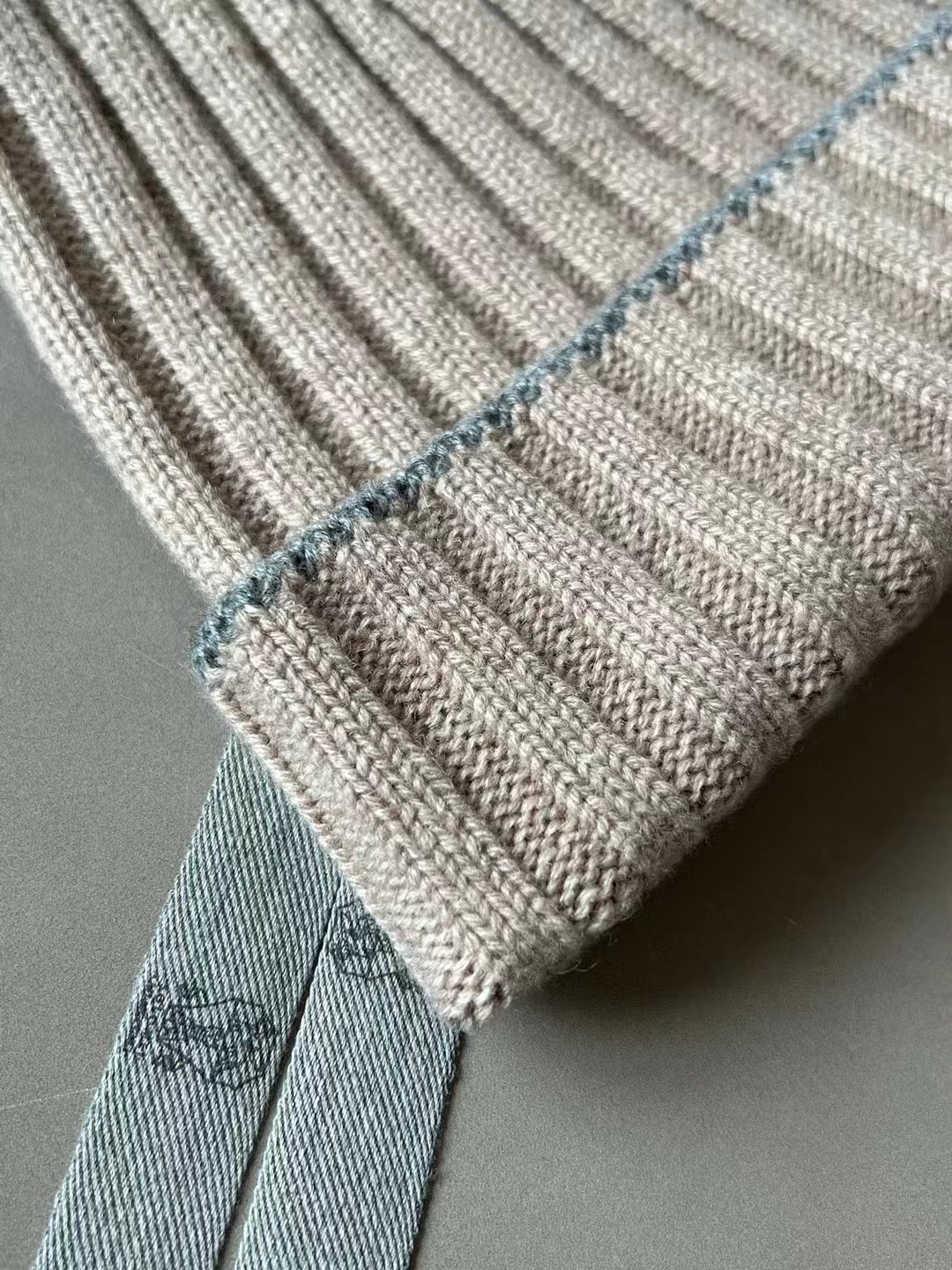Brunello Cucinelli Ribbed Cashmere Hat and Scarf Set - One Size 6 i1729444167 5514 1
