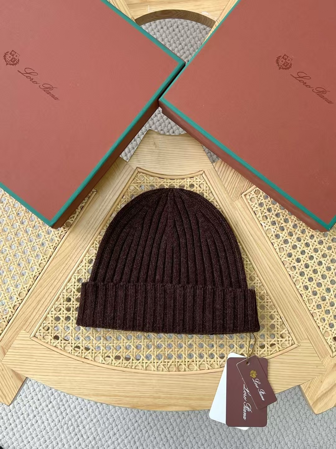 Loro Piana Ribbed Cashmere Beanie Hat - Warm, Stylish, and Comfortable 3 i1732336367 1215 5