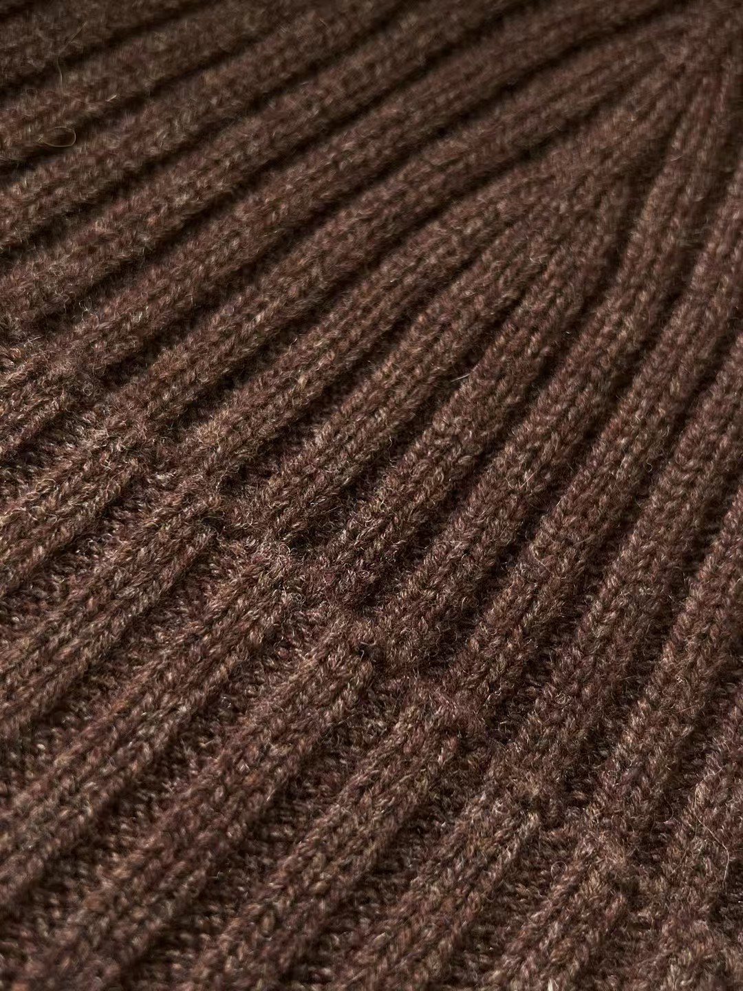 Loro Piana Ribbed Cashmere Beanie Hat - Warm, Stylish, and Comfortable 6 i1732336367 8908 3