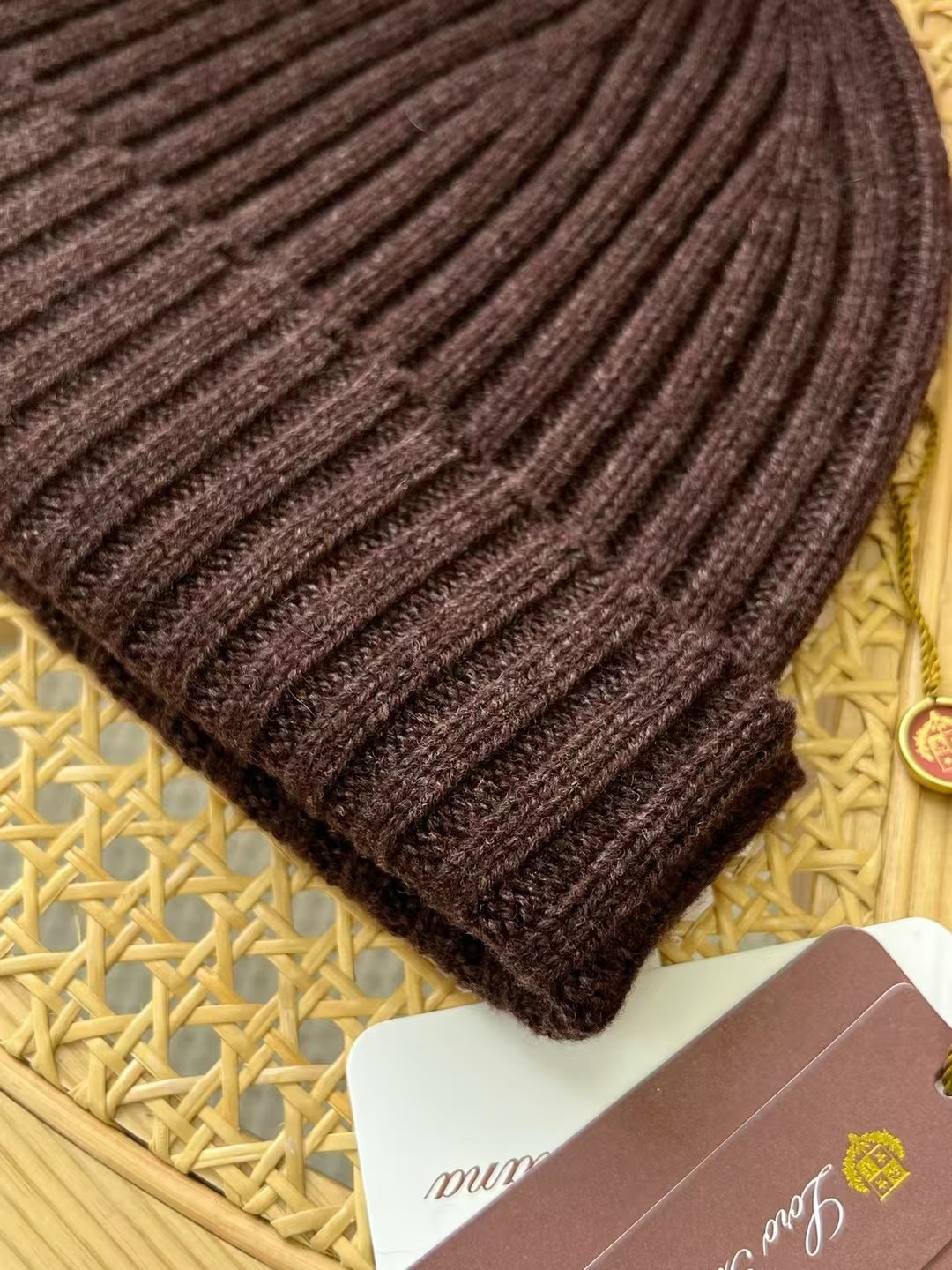 Loro Piana Ribbed Cashmere Beanie Hat - Warm, Stylish, and Comfortable 5 i1732336367 9579 1