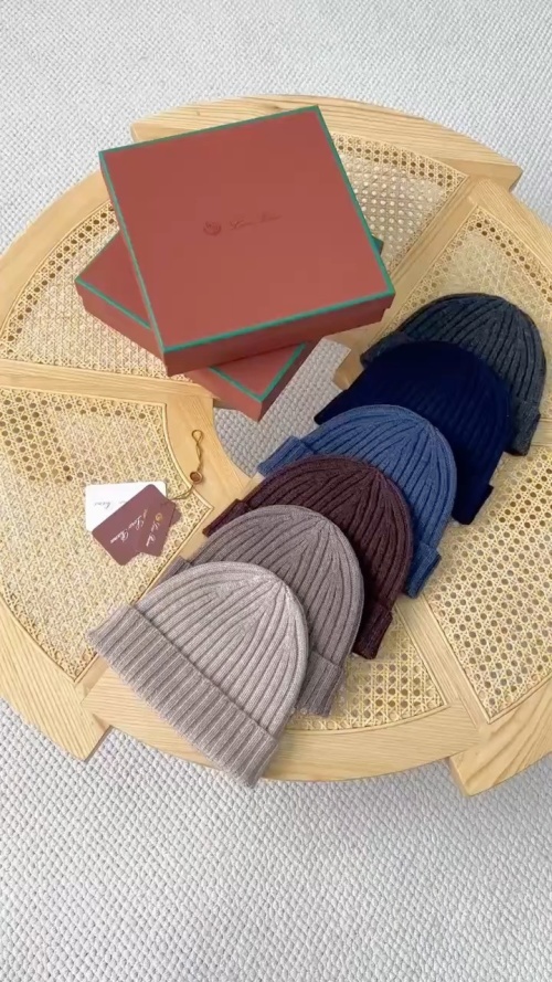 Bonnet Loro Piana en Cachemire Doux - Confort et Élégance 1 Bonnet Loro Piana en Cachemire Doux - Confort et Élégance