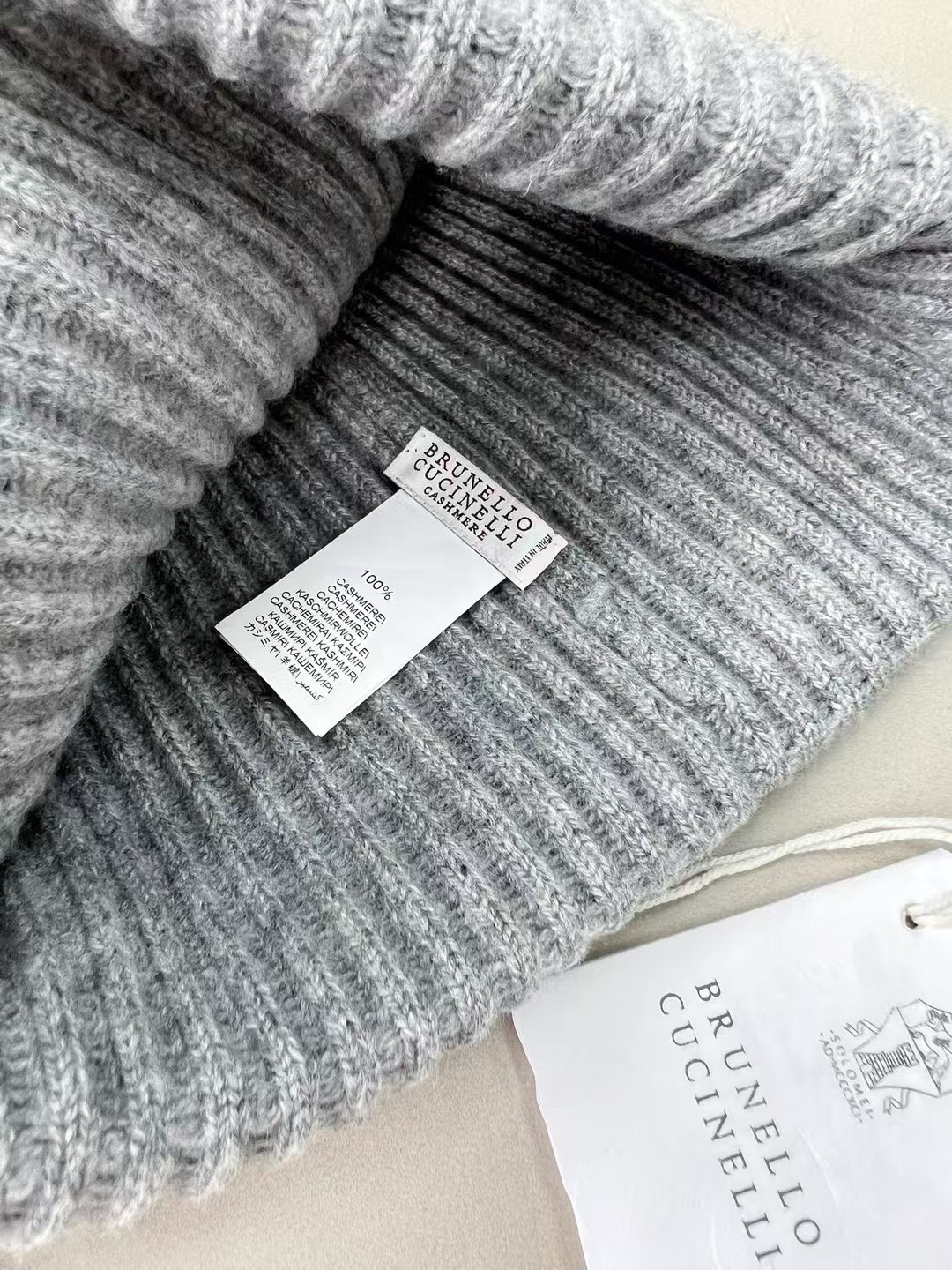 Brunello Cucinelli Gray Ribbed Knit Cashmere Beanie Hat - One Size 7 i1732338717 5336 1