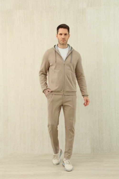 Elegante Conjunto Deportivo Loro Piana para Hombre: Comodidad y Estilo Moderno 1 Elegante Conjunto Deportivo Loro Piana para Hombre: Comodidad y Estilo Moderno