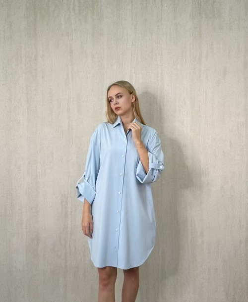 Loro Piana Chemise Longue Oversize Ciel - Élégance Décontractée et Confort 1 Loro Piana Chemise Longue Oversize Ciel - Élégance Décontractée et Confort