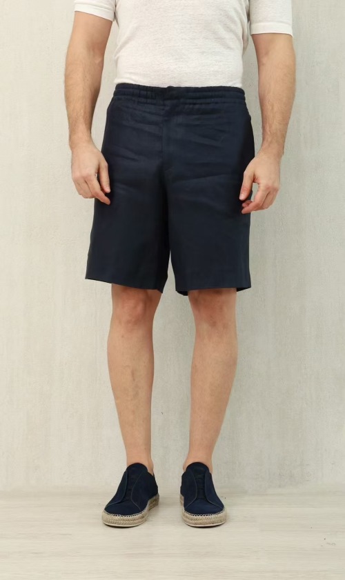 شورت رجالي كاجوال من Loro Piana بتصميم مريح وأنيق 1 شورت رجالي كاجوال من Loro Piana بتصميم مريح وأنيق