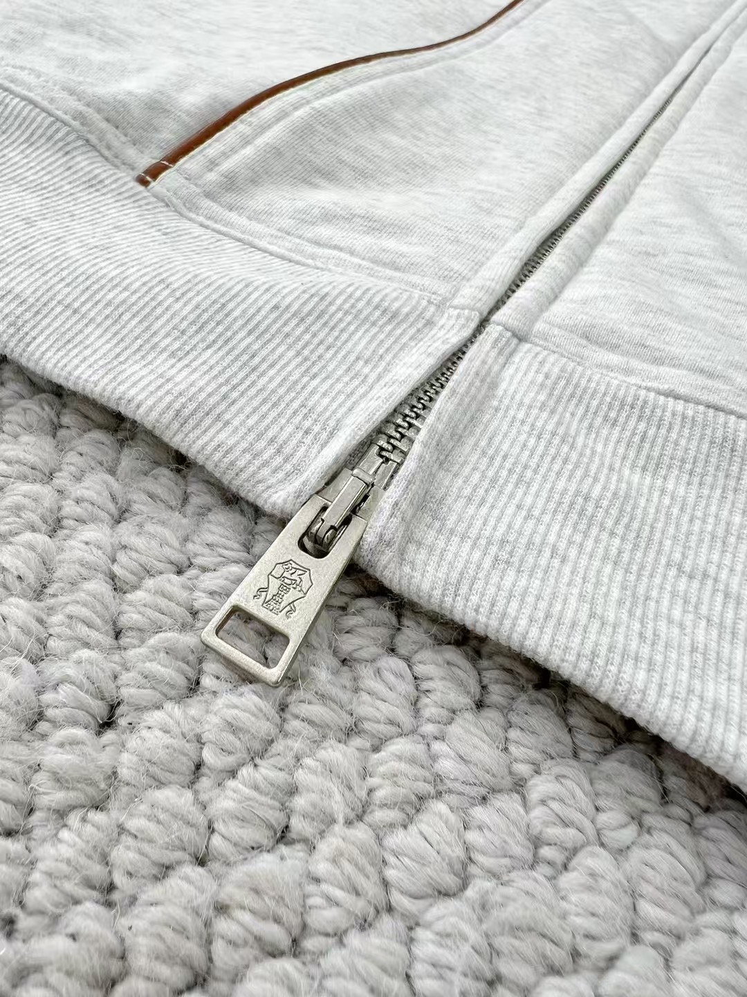 Brunello Cucinelli Sleeveless Zip-Up Hoodie Vest - Casual and Stylish 6 i1748073168655 4035 0 4