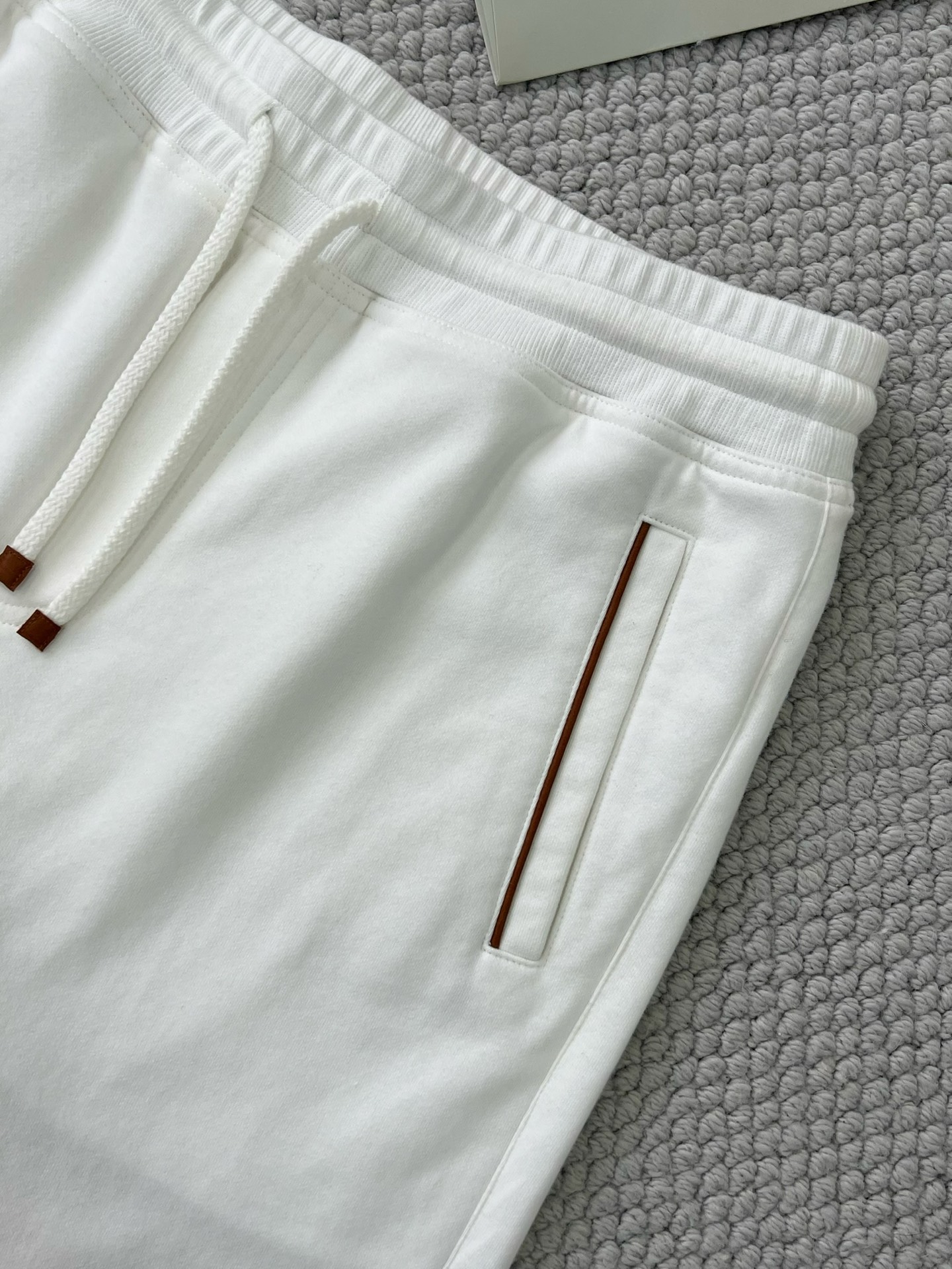 Brunello Cucinelli White Cotton Blend Drawstring Shorts | Casual Comfort 3 i1749114361168 8010 0 1