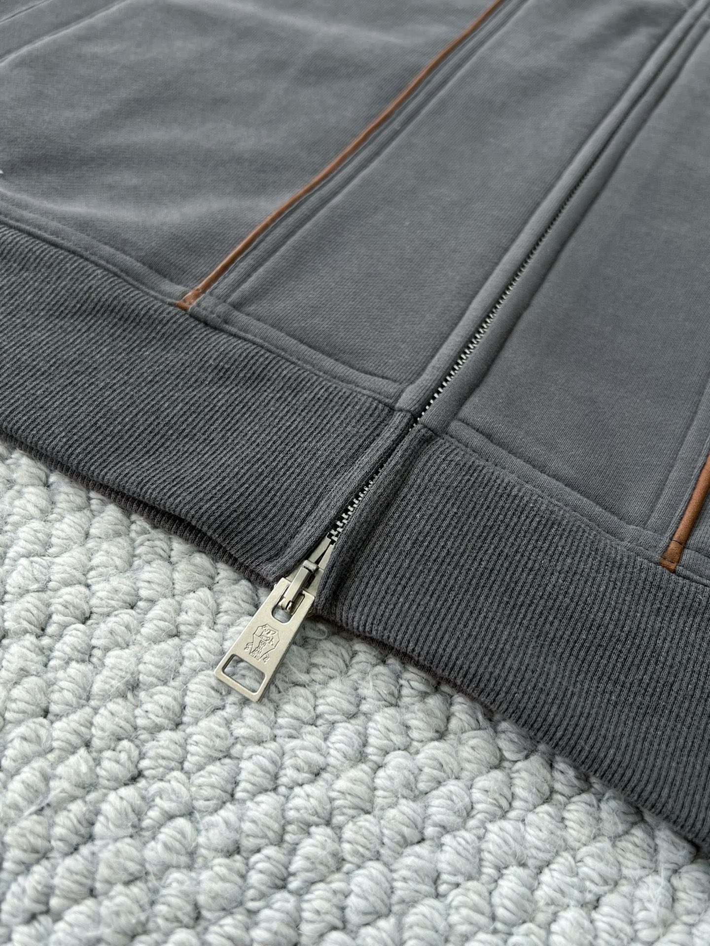 Brunello Cucinelli Sleeveless Zip-Up Hoodie Vest 5 i1749116751496 8509 0 3