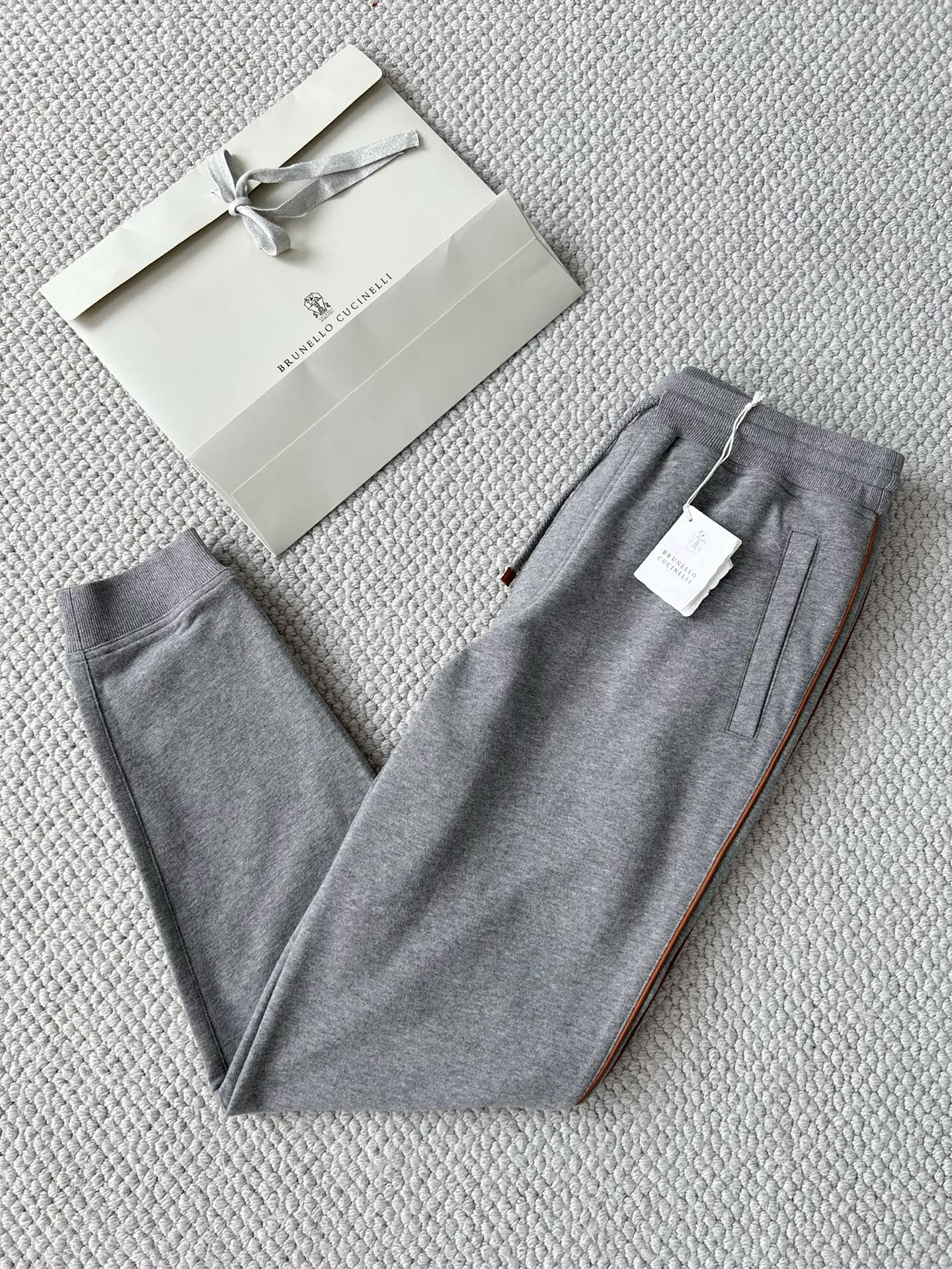 Pantalon de survêtement Brunello Cucinelli en coton gris pour femmes