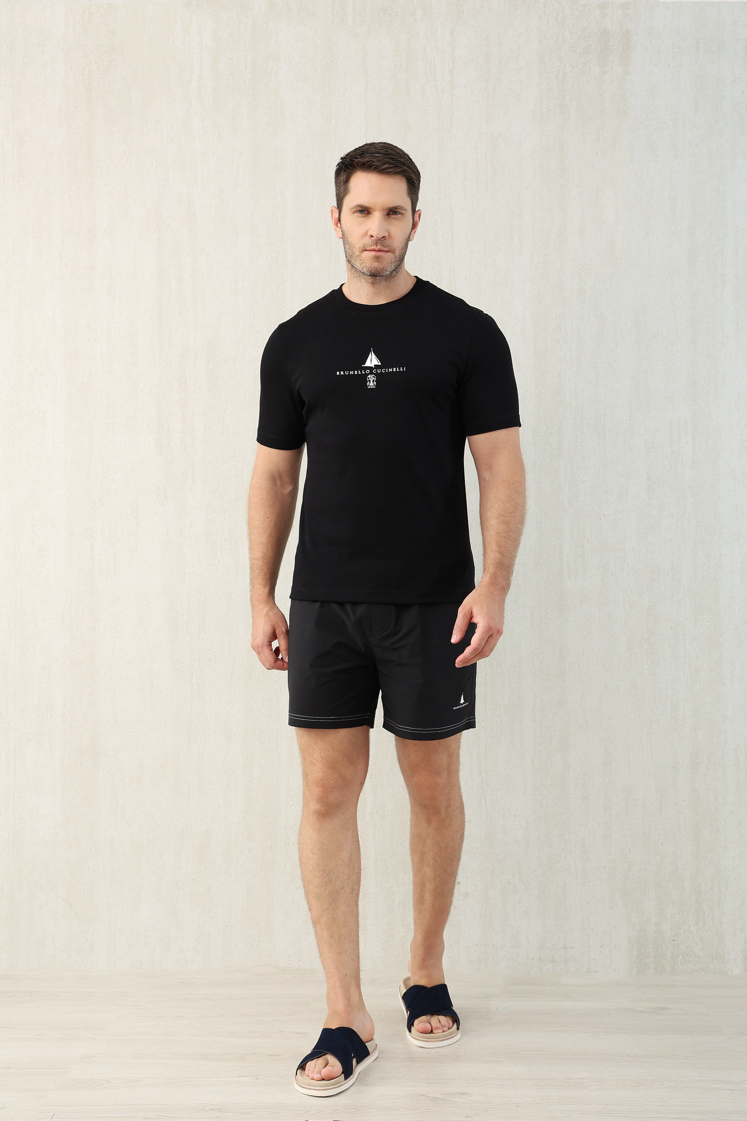 Elegante Conjunto de Verano Brunello Cucinelli - Camiseta y Pantalón Corto