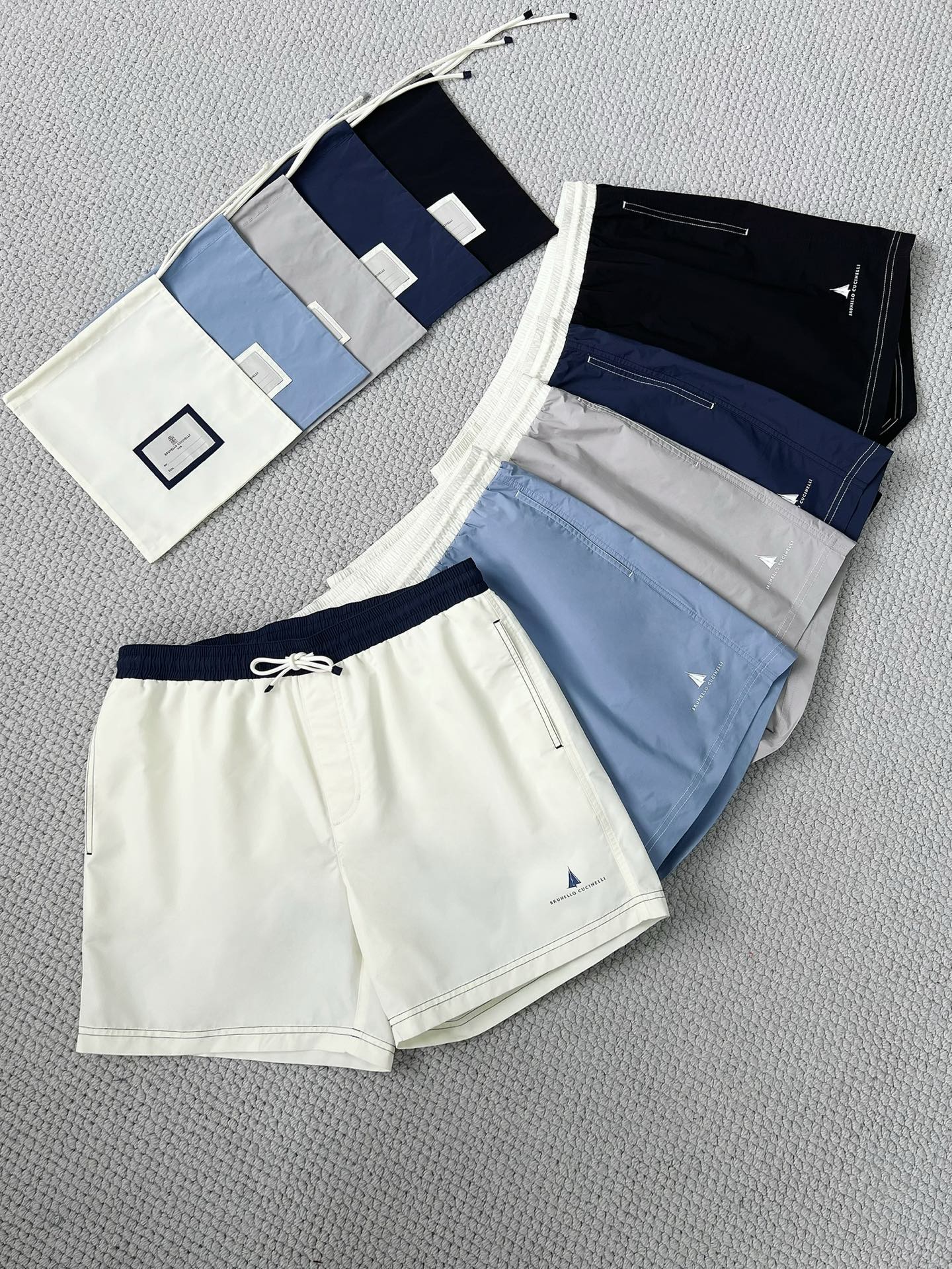 Élégant short de bain Loro Piana pour homme, confort et style au bord de l'eau