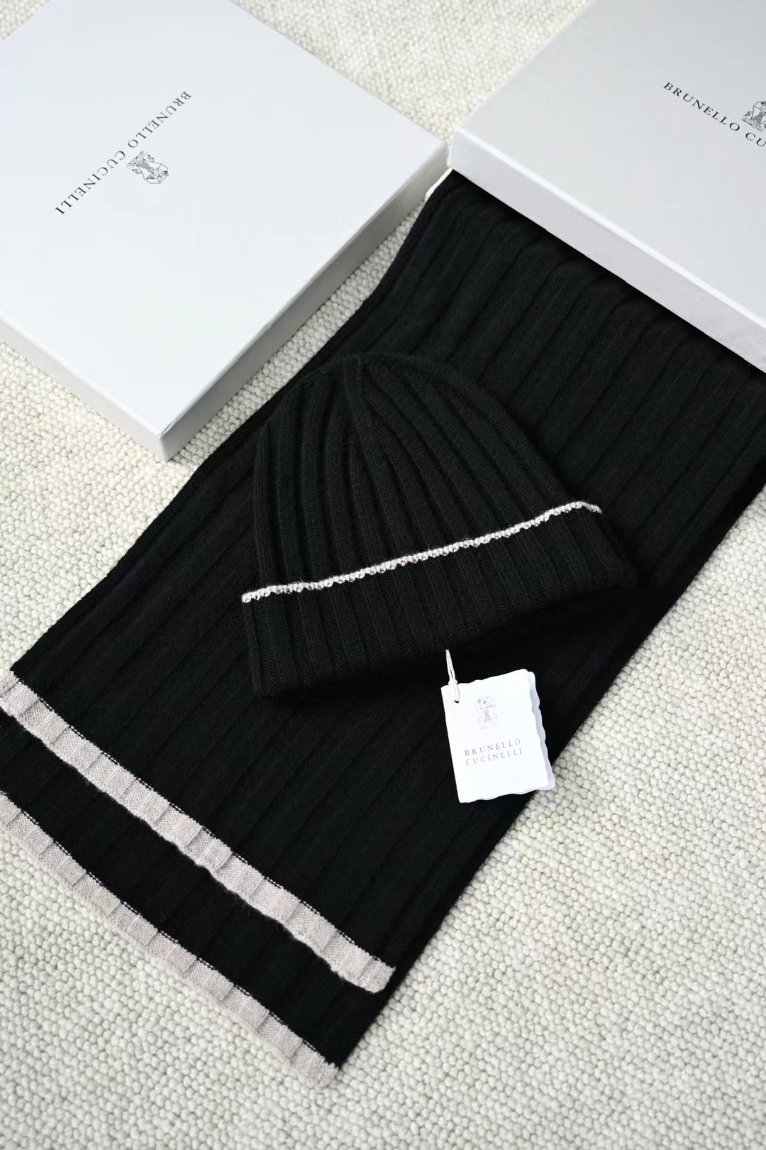Brunello Cucinelli Ribbed Knit Hat and Scarf Set - Black 2 i1757402196891 6259 0 0