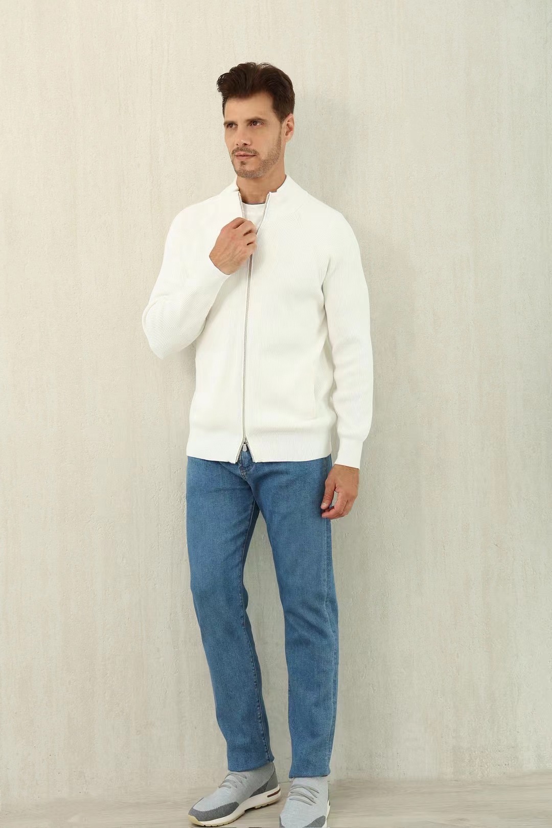 Luxueux Cardigan Zippé en Cachemire Loro Piana - Élégance et Confort