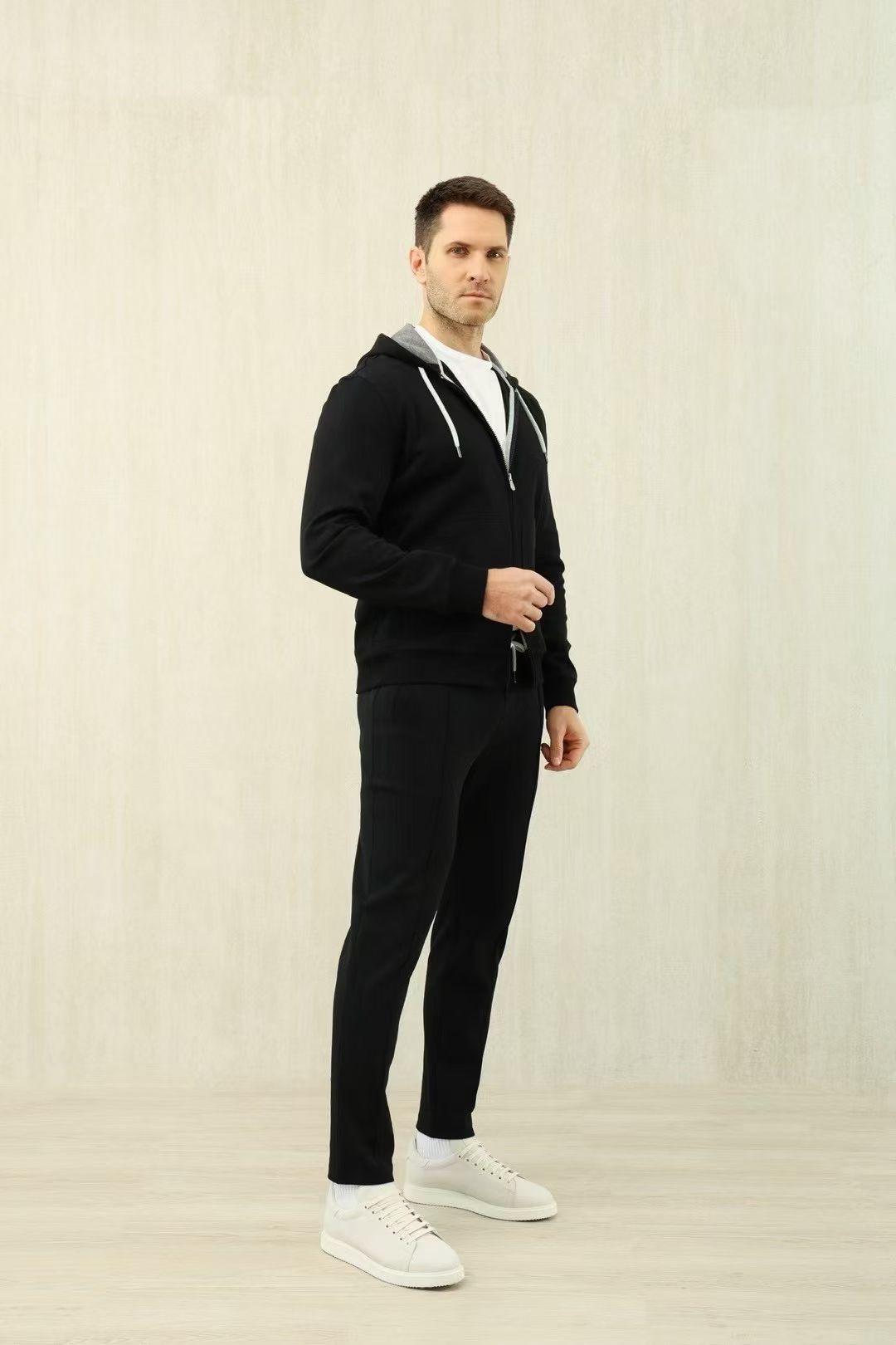 Спортивный костюм, черная кофта на молнии, брюки Brunello Cucinelli