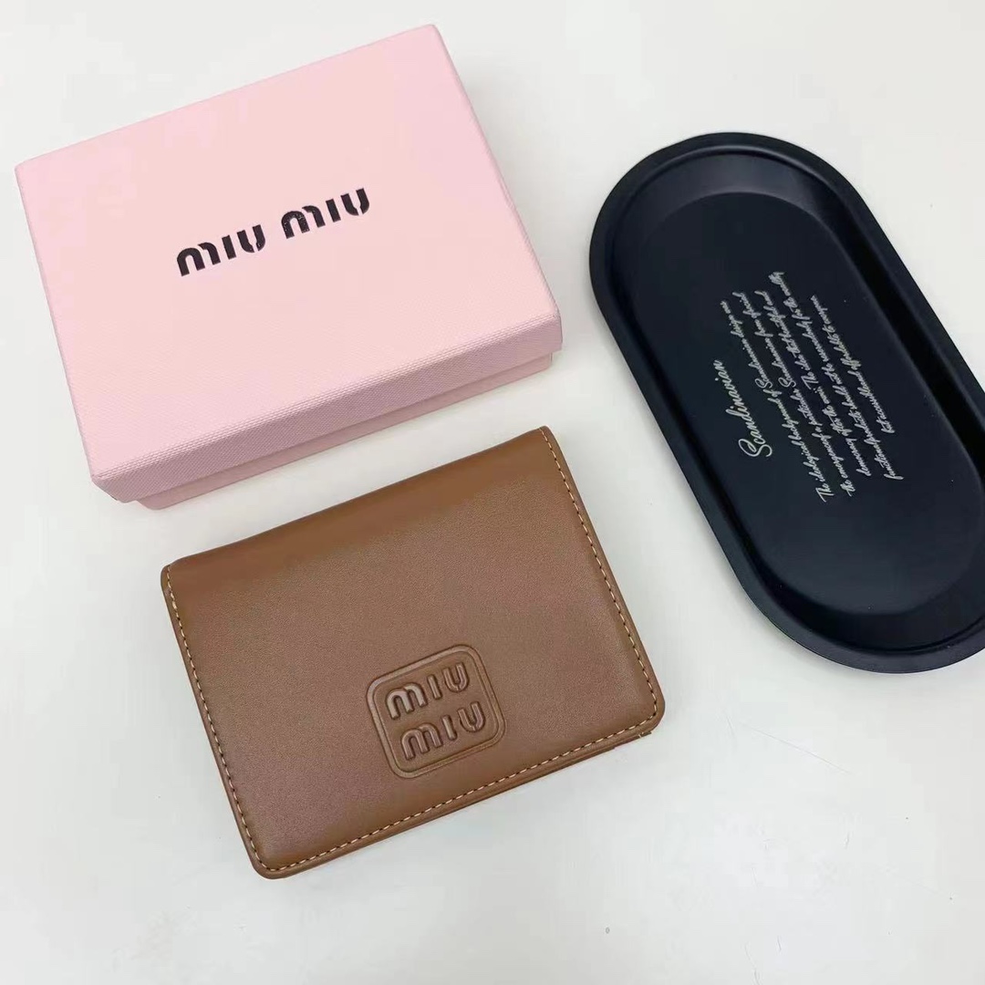 MiuMiu ארנק שחור כחול חום קווייד אופנה