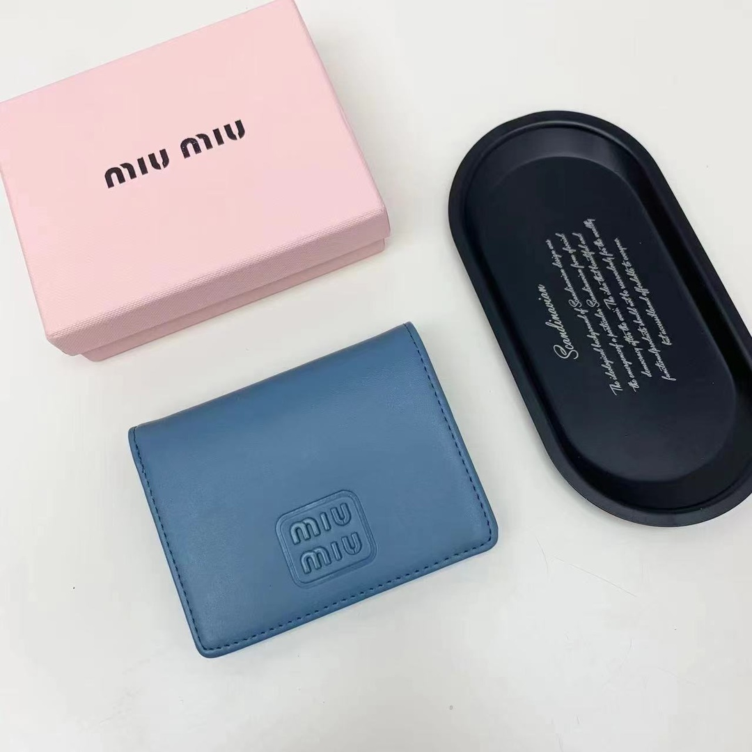 MiuMiu ארנק שחור כחול חום קווייד אופנה