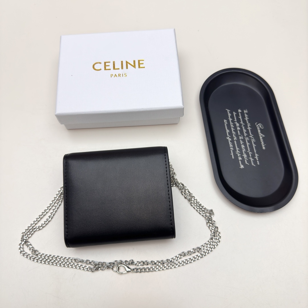 🎀品牌:Celine  7527 银扣
🎀颜色:黑色 棕色 大象灰
🎀尺寸:11*10*5
🎀说明
