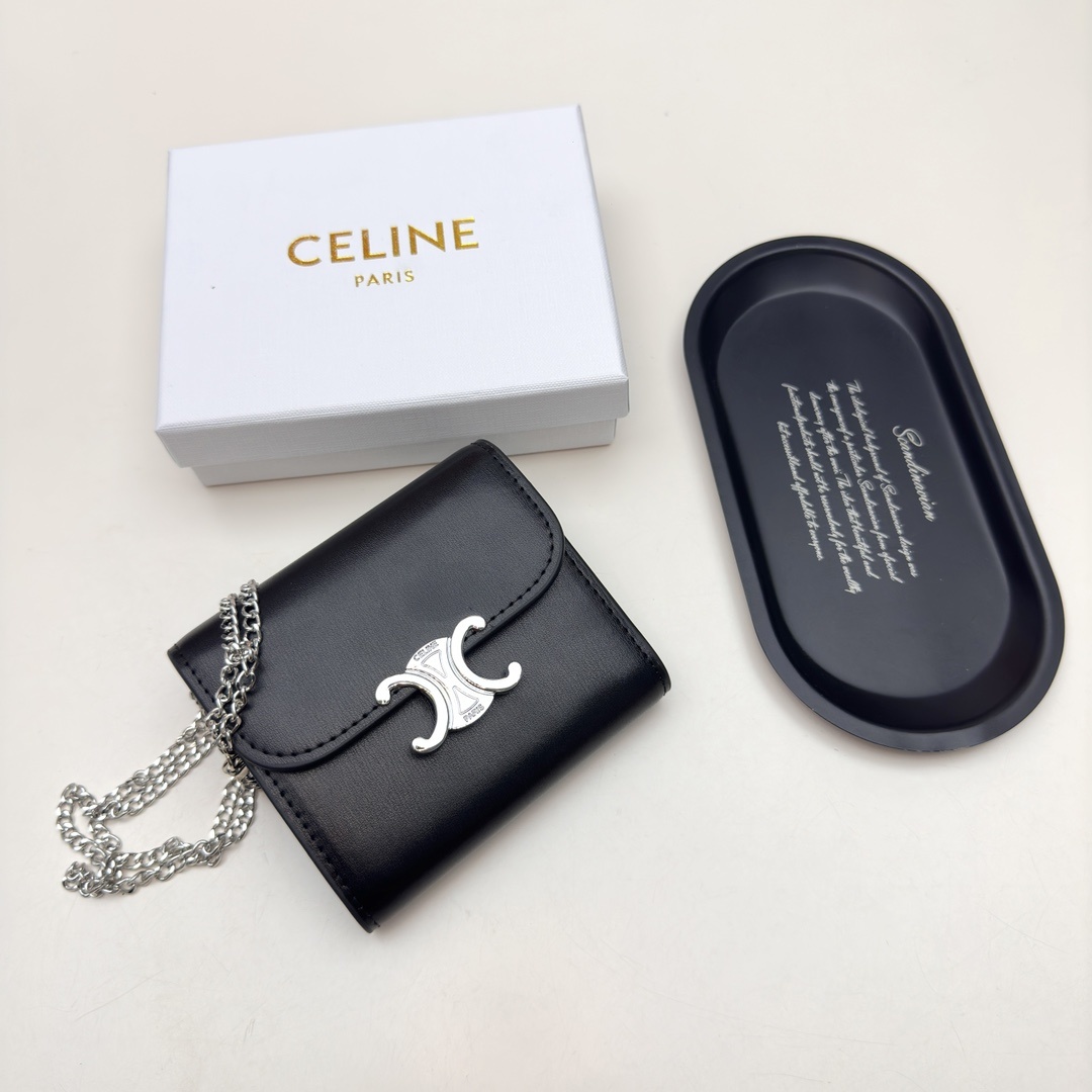 🎀品牌:Celine  7527 银扣
🎀颜色:黑色 棕色 大象灰
🎀尺寸:11*10*5
🎀说明