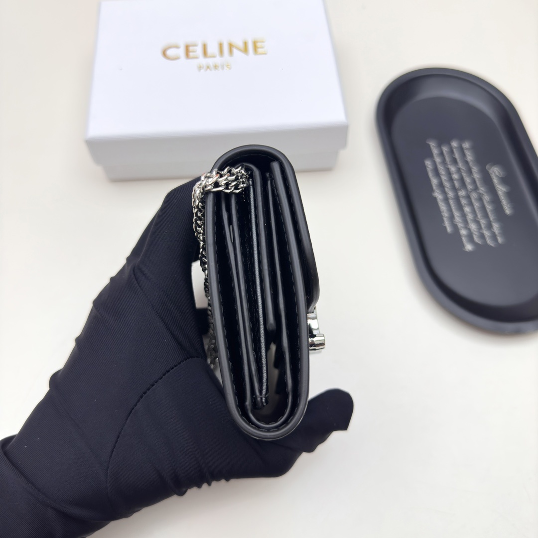🎀品牌:Celine  7527 银扣
🎀颜色:黑色 棕色 大象灰
🎀尺寸:11*10*5
🎀说明