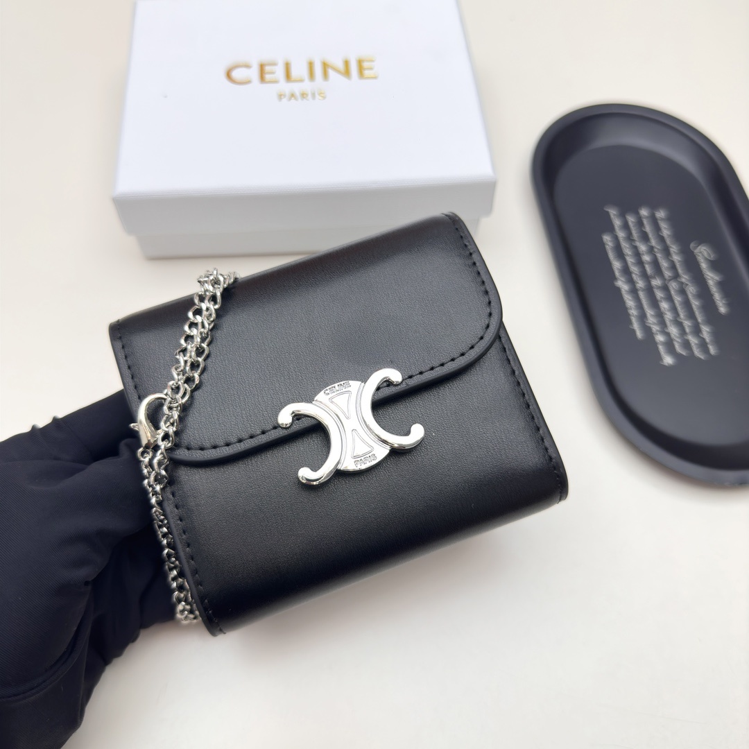 🎀品牌:Celine  7527 银扣
🎀颜色:黑色 棕色 大象灰
🎀尺寸:11*10*5
🎀说明