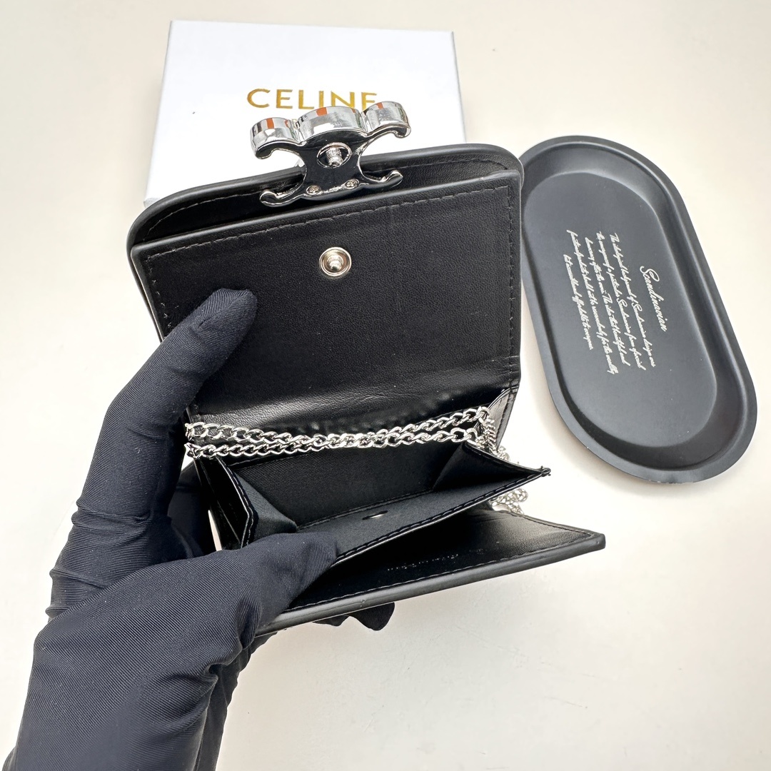🎀品牌:Celine  7527 银扣
🎀颜色:黑色 棕色 大象灰
🎀尺寸:11*10*5
🎀说明