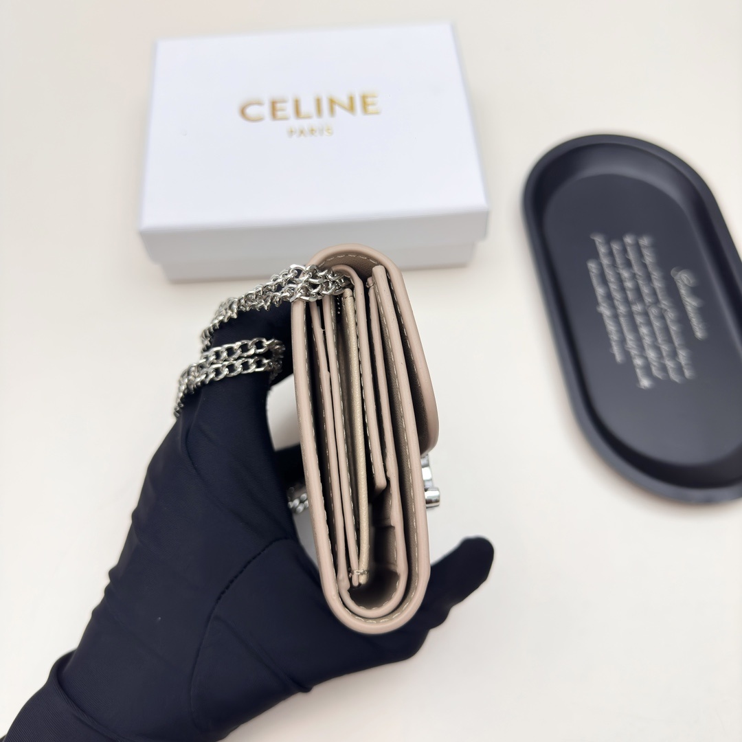 🎀品牌:Celine  7527 银扣
🎀颜色:黑色 棕色 大象灰
🎀尺寸:11*10*5
🎀说明