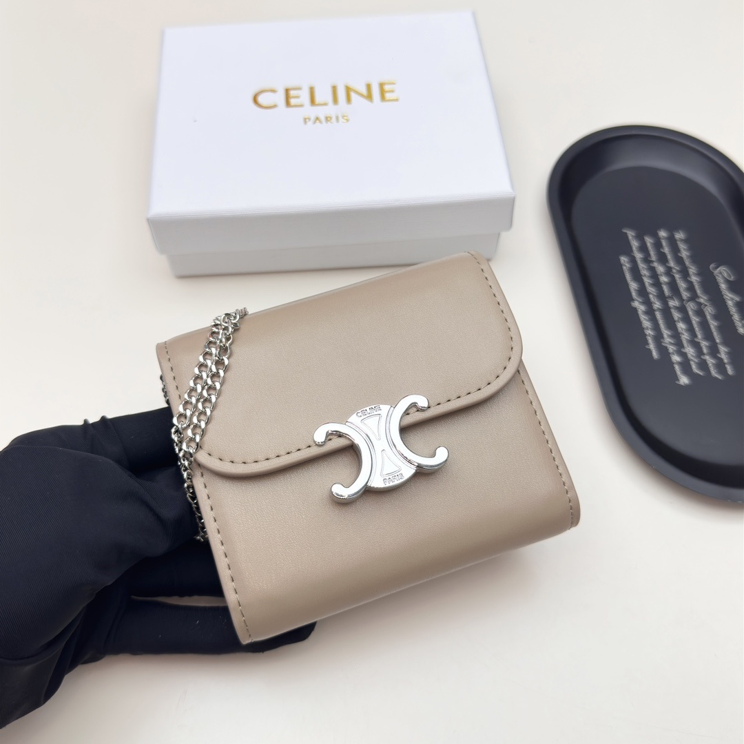 🎀品牌:Celine  7527 银扣
🎀颜色:黑色 棕色 大象灰
🎀尺寸:11*10*5
🎀说明