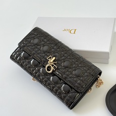🎀品牌:Dior 601🎀颜色: 黑色 白色 枣红 银灰🎀尺寸: 19*10.5*3.5🎀说明: Di 🎀品牌:Dior 601🎀颜色: 黑色 白色 枣红 银灰🎀尺寸: 19*10.5*3.5🎀说明: Di