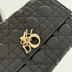 🎀品牌:Dior 601🎀颜色: 黑色 白色 枣红 银灰🎀尺寸: 19*10.5*3.5🎀说明: Di 🎀品牌:Dior 601🎀颜色: 黑色 白色 枣红 银灰🎀尺寸: 19*10.5*3.5🎀说明: Di