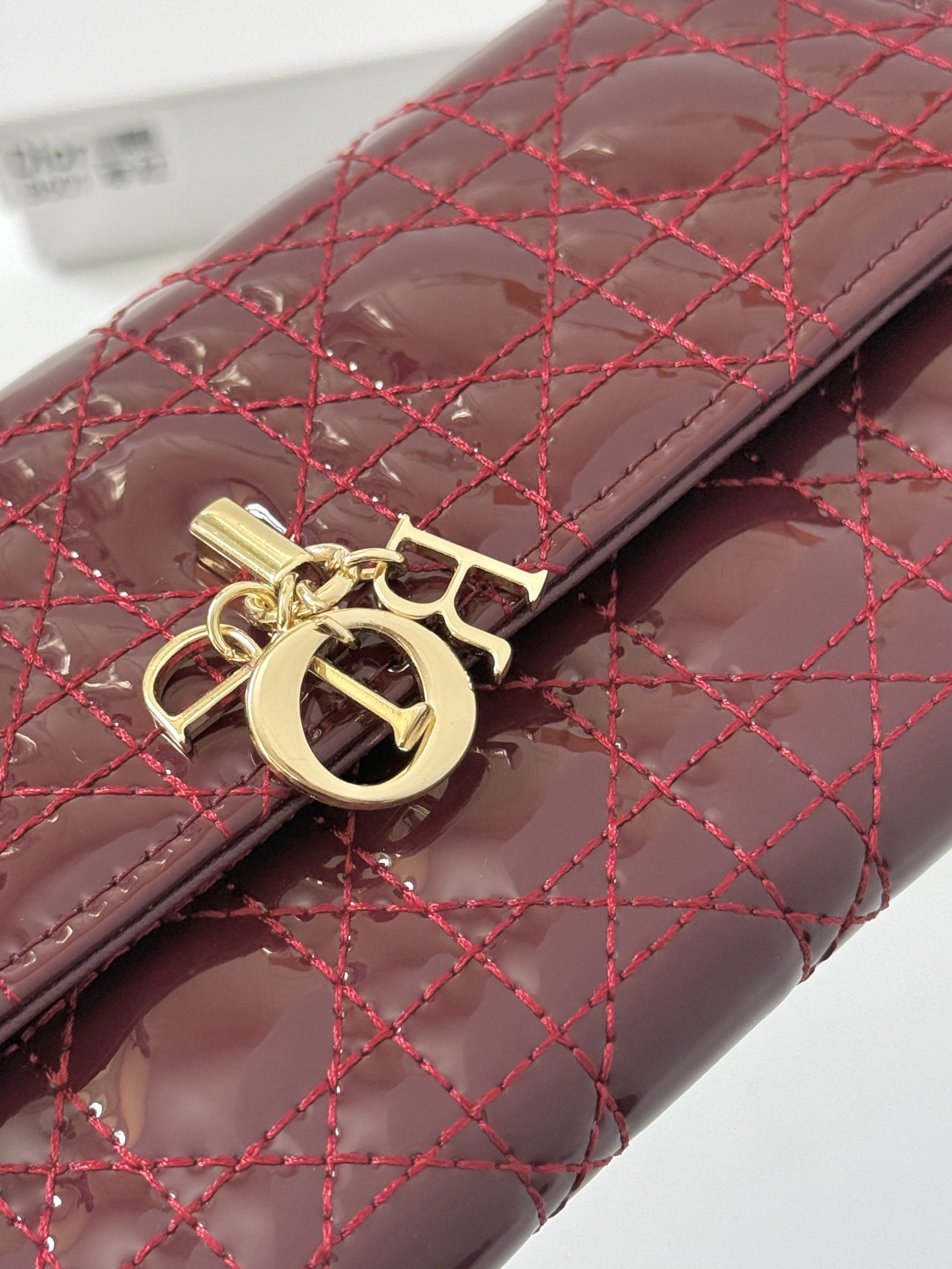 🎀品牌：Dior 601🎀颜色： 黑色 白色 枣红 银灰🎀尺寸： 19*10.5*3.5🎀说明:  Di