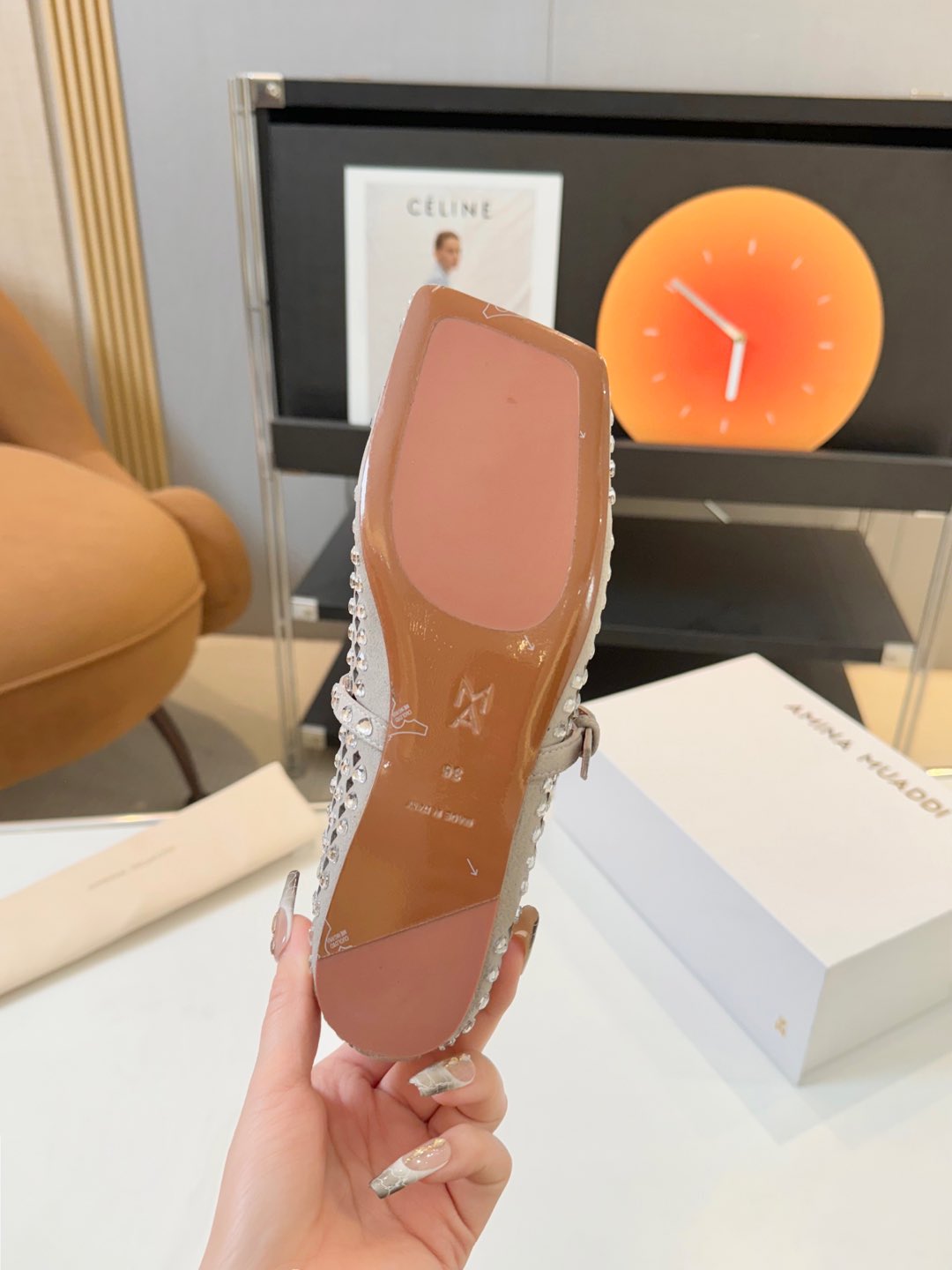 Amina Muaddi: Luxury Shoes with Unique Style and Quality Craftsmanship - 图片 9