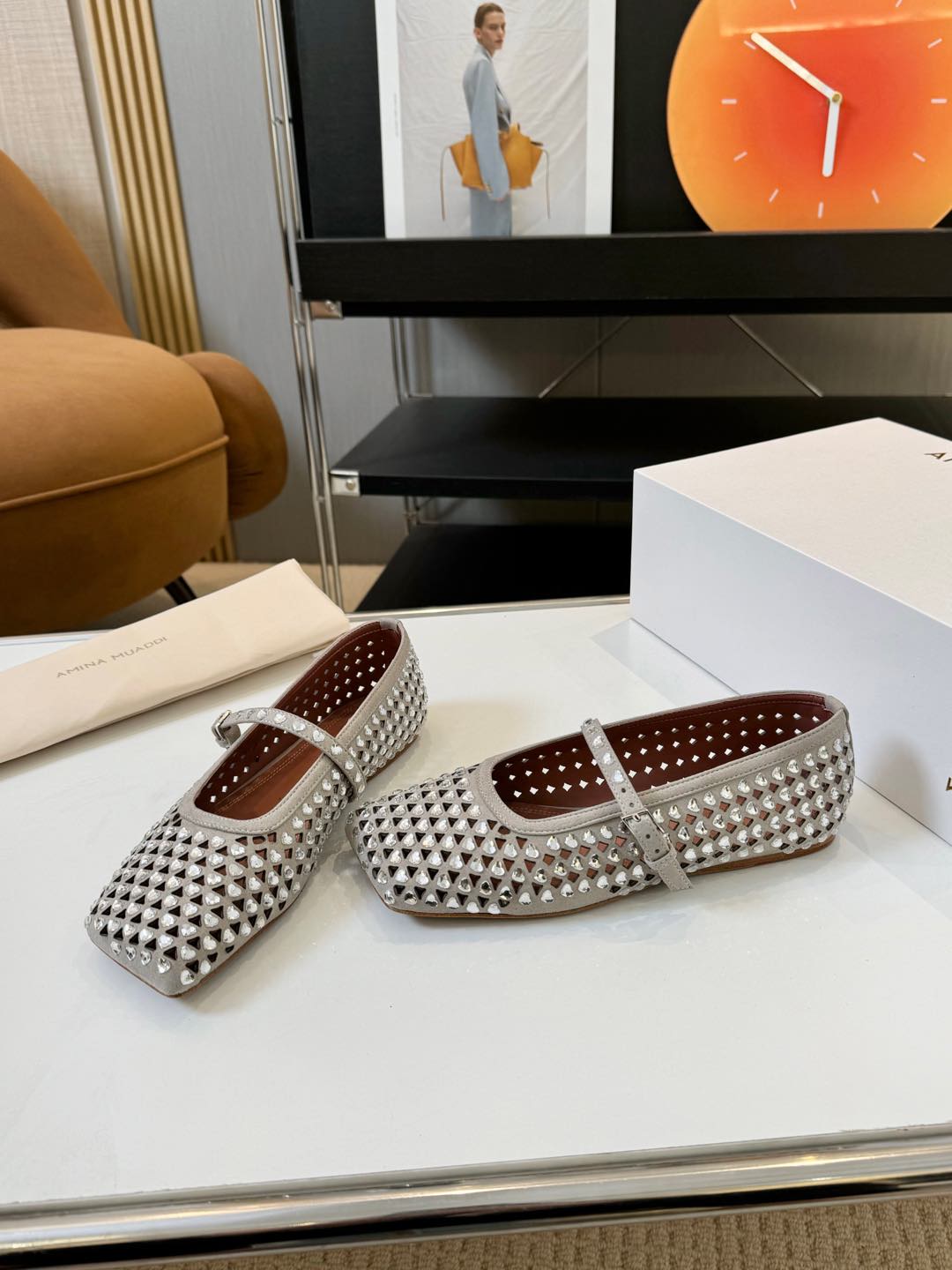 Amina Muaddi: Luxury Shoes with Unique Style and Quality Craftsmanship - 图片 3