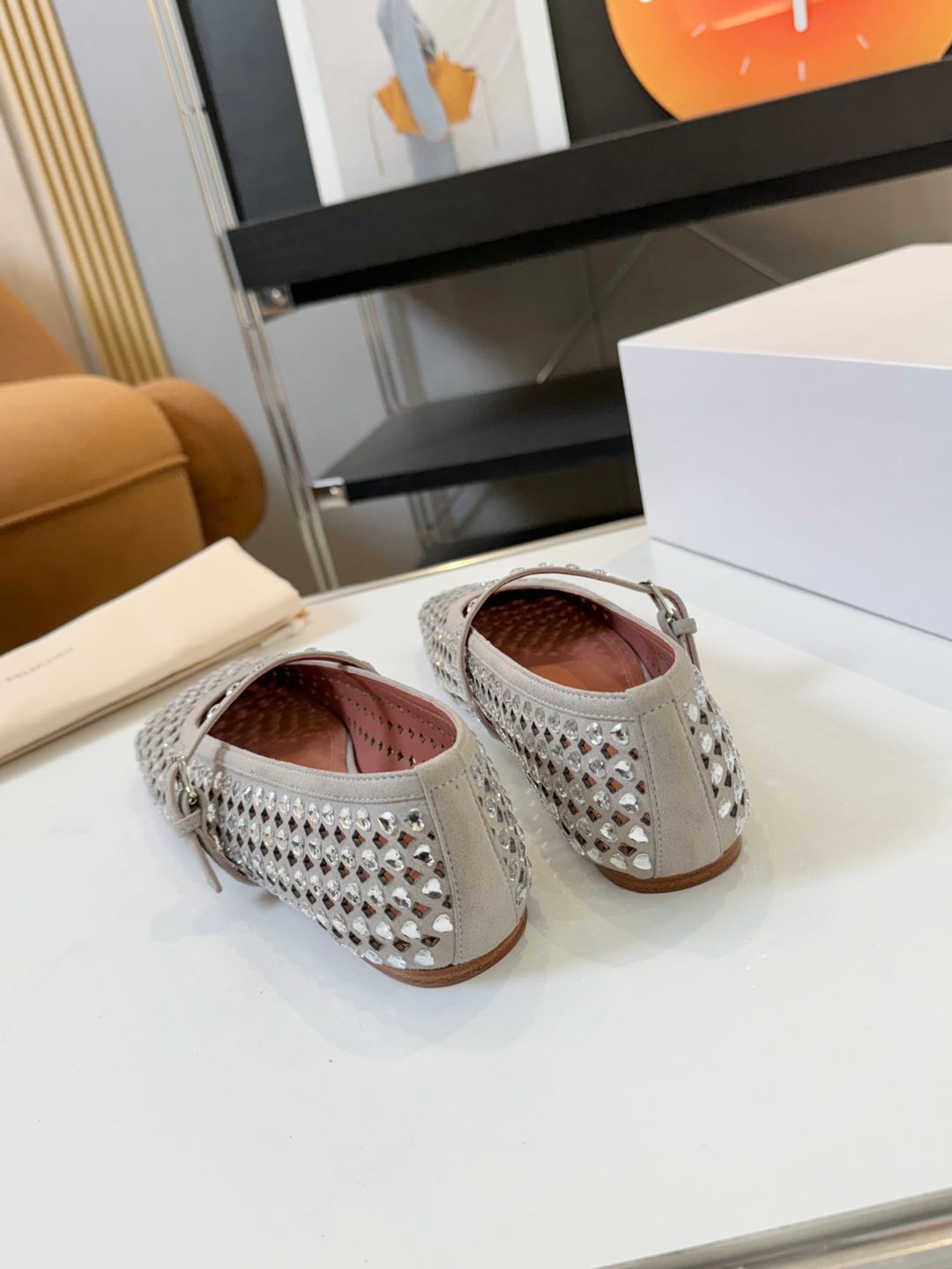 Amina Muaddi: Luxury Shoes with Unique Style and Quality Craftsmanship - 图片 7