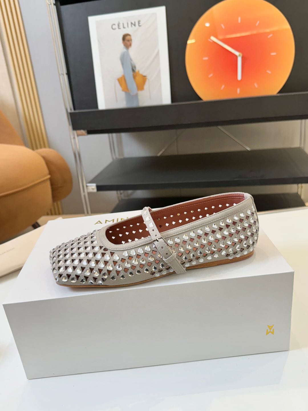 Amina Muaddi: Luxury Shoes with Unique Style and Quality Craftsmanship - 图片 4