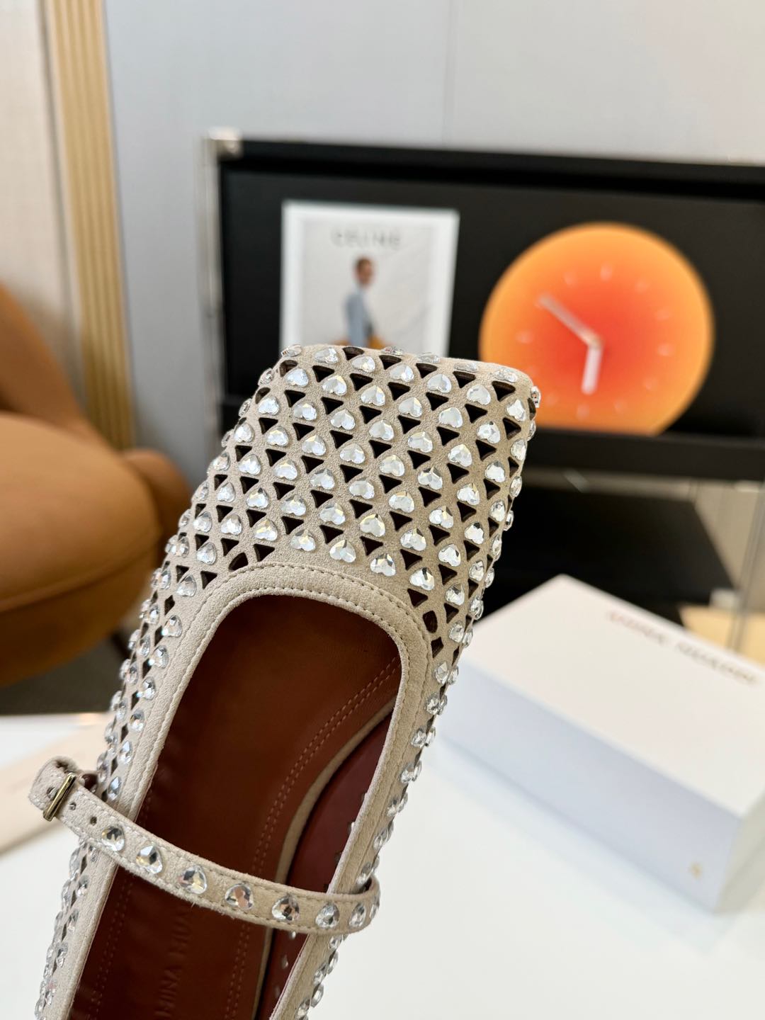 Amina Muaddi: Luxury Shoes with Original Design and Quality Materials - 图片 5