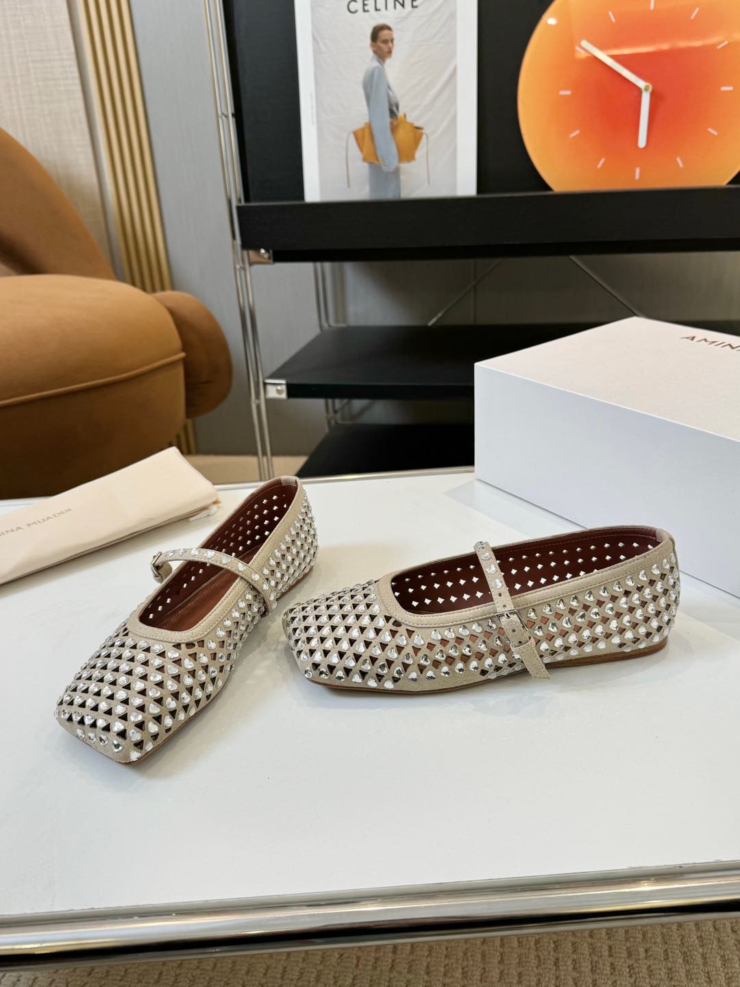 Amina Muaddi: Luxury Shoes with Original Design and Quality Materials - 图片 3