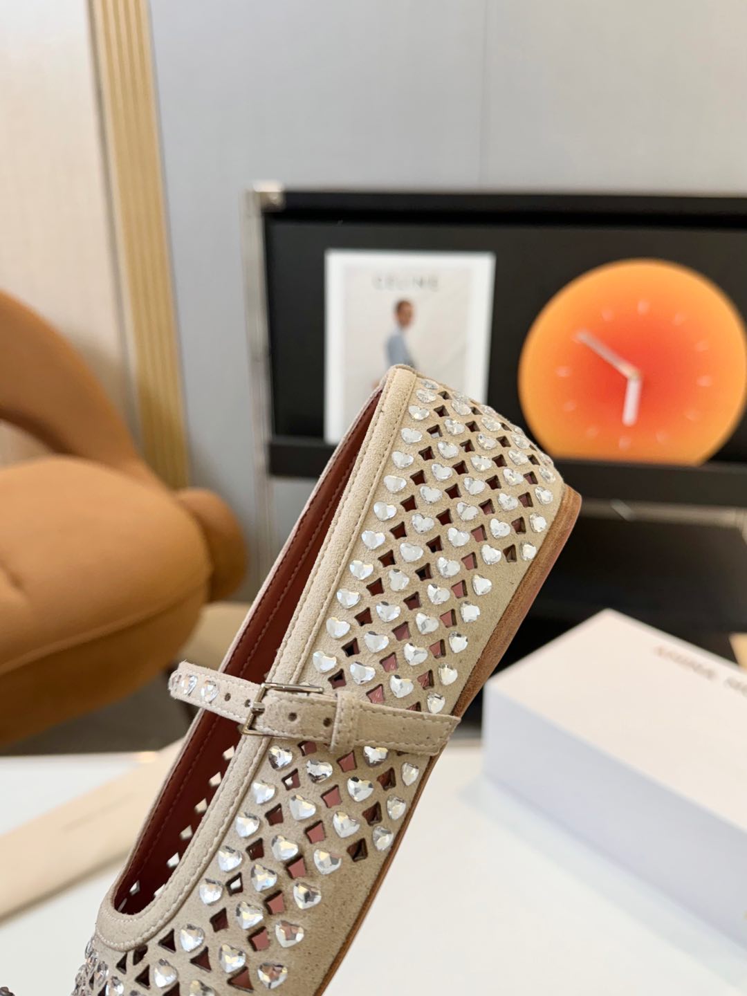 Amina Muaddi: Luxury Shoes with Original Design and Quality Materials - 图片 6