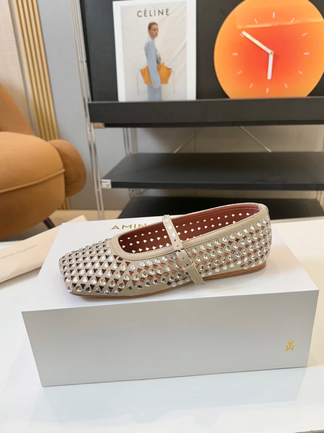 Amina Muaddi: Luxury Shoes with Original Design and Quality Materials - 图片 4