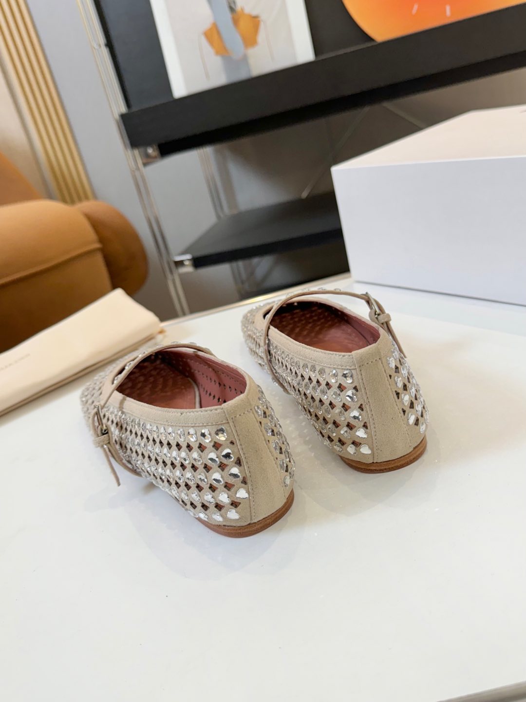 Amina Muaddi: Luxury Shoes with Original Design and Quality Materials - 图片 7