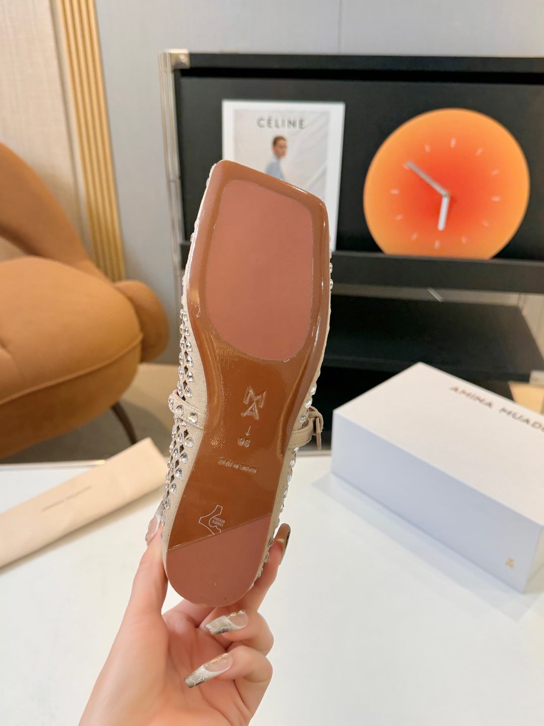 Amina Muaddi: Luxury Shoes with Original Design and Quality Materials - 图片 9