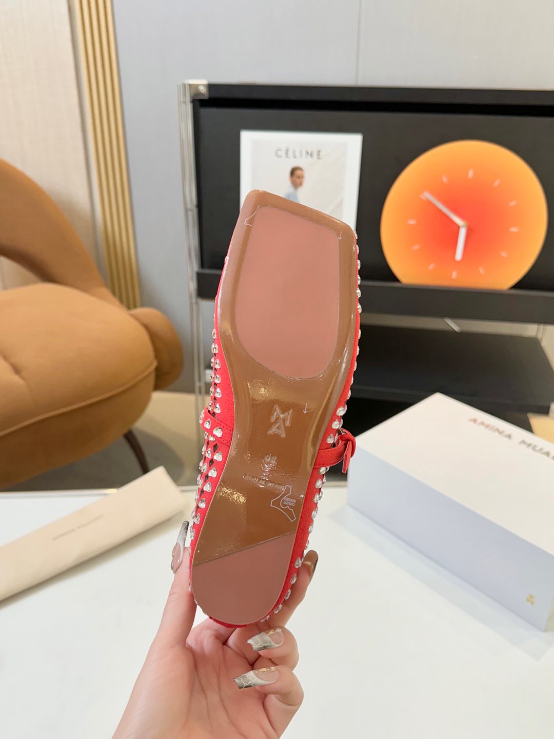 Amina Muaddi: Luxury Shoes with Unique Style and Quality Craftsmanship - 图片 9