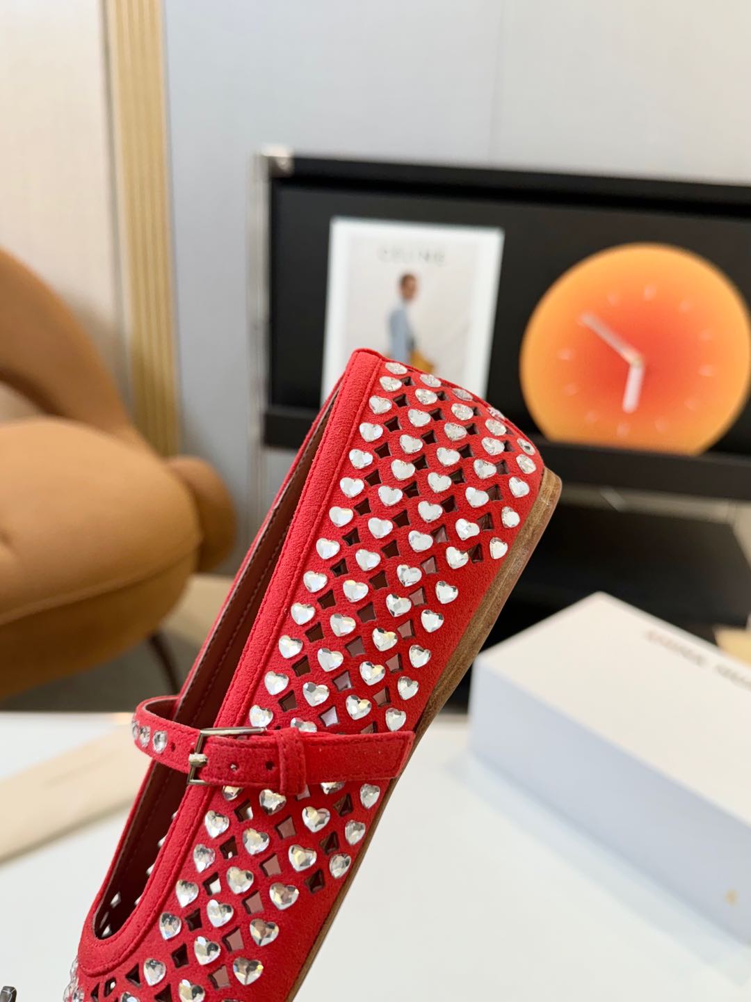 Amina Muaddi: Luxury Shoes with Unique Style and Quality Craftsmanship - 图片 8