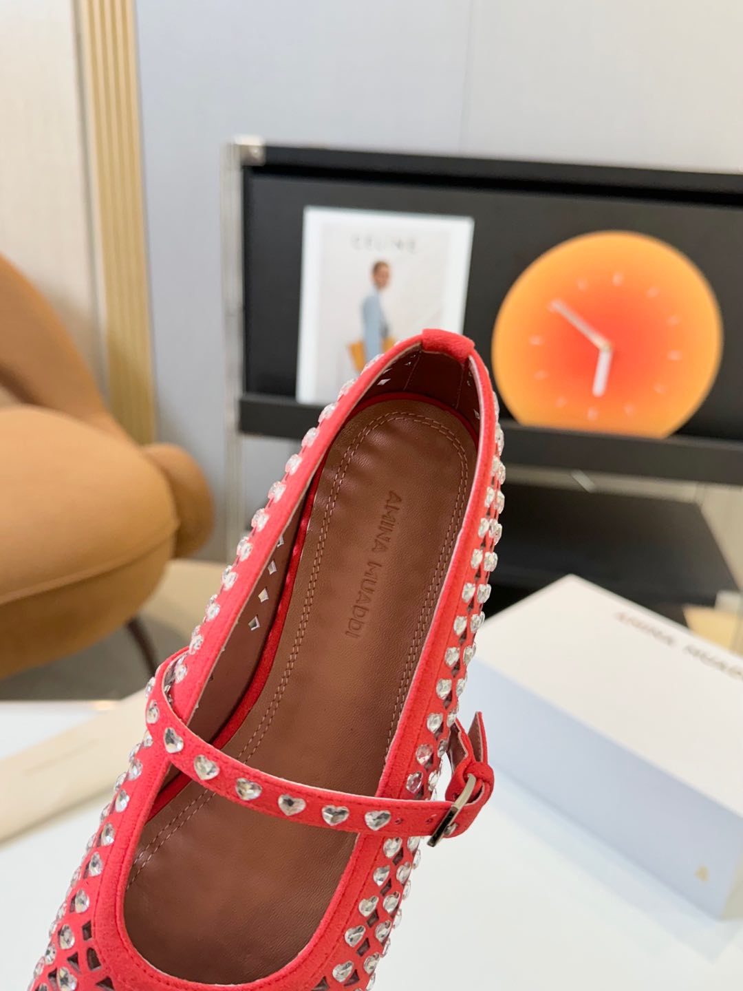 Amina Muaddi: Luxury Shoes with Unique Style and Quality Craftsmanship - 图片 6