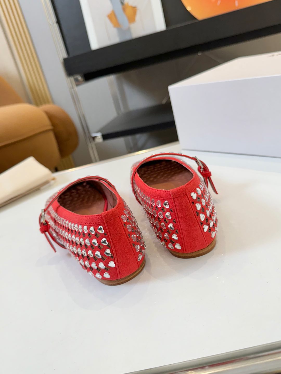 Amina Muaddi: Luxury Shoes with Unique Style and Quality Craftsmanship - 图片 7