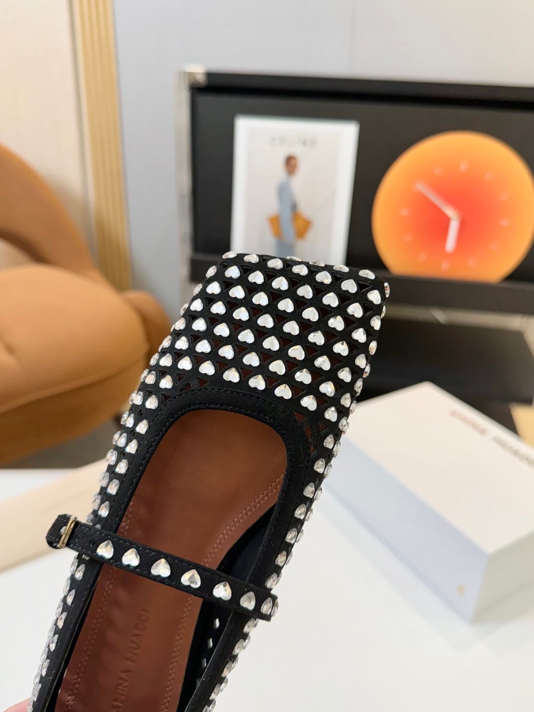 Amina Muaddi: Luxury Shoes with Original Design and Quality Materials - 图片 5