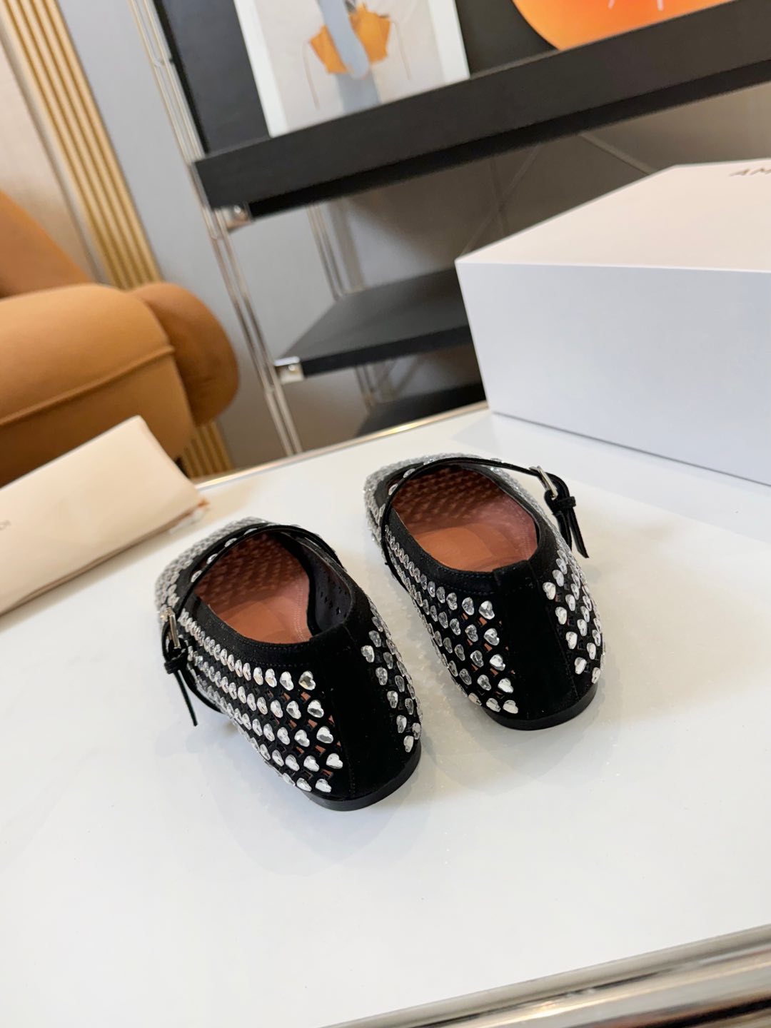 Amina Muaddi: Luxury Shoes with Original Design and Quality Materials - 图片 7
