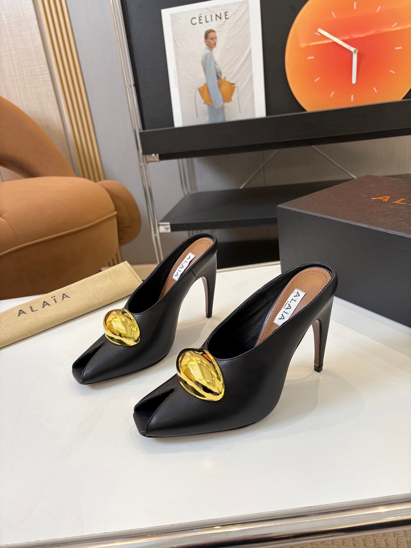 NO:173124,Price: Brand Alaia Spring and Summer New French Fairy Fish Mouth Metal High Heels The original version was purchased by the French first-tier luxury brand ALAIA brand originated from its founder Azzedine Alaia, the founder of the 